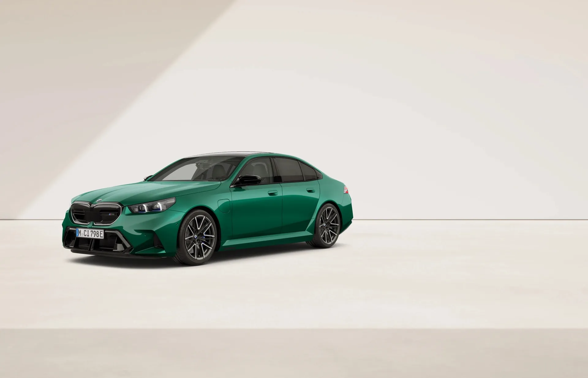 M5 Sedan (G90), M Modely, Metalický lak M Isle of Man Green, front