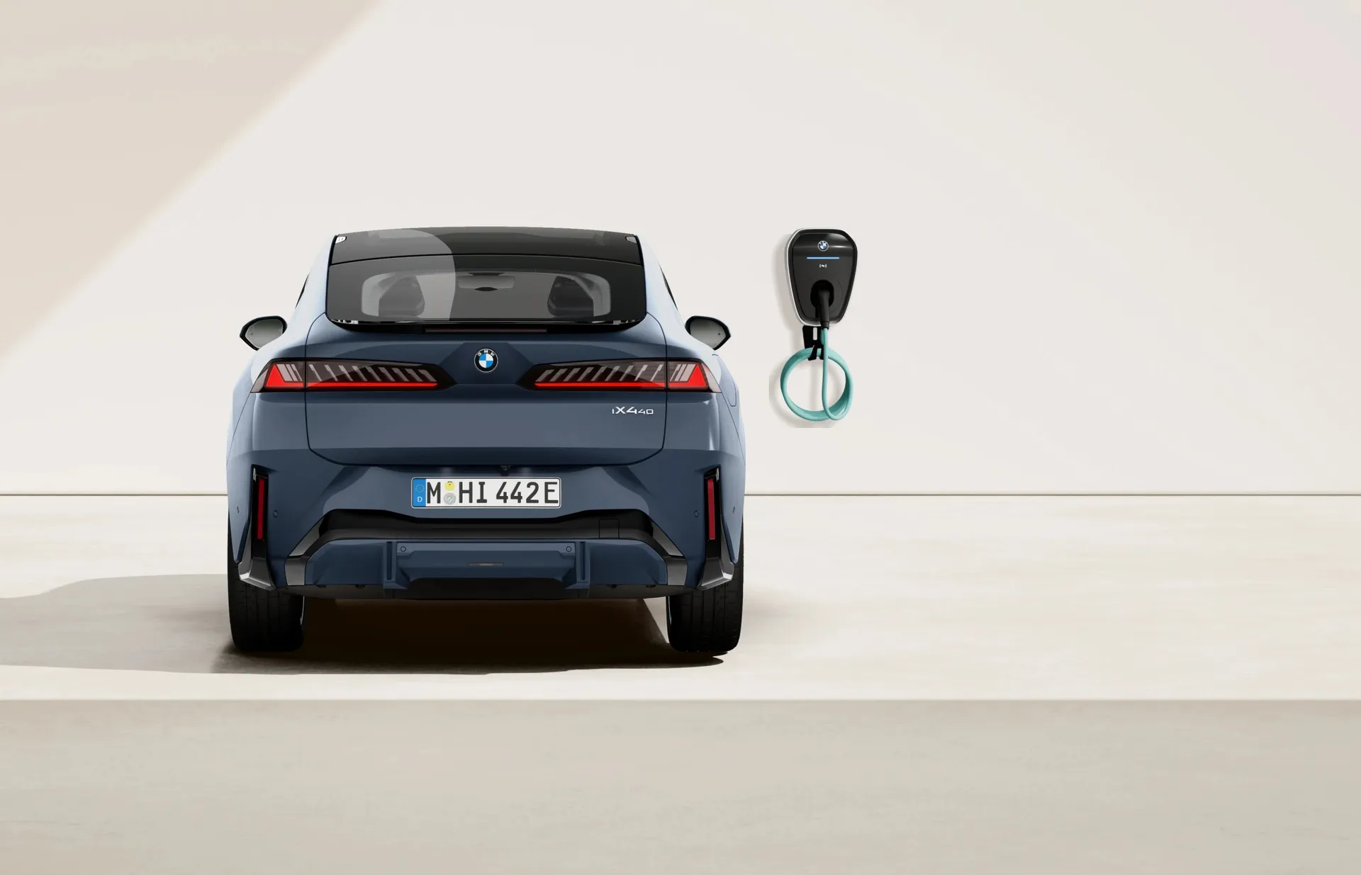 iX4 (NA7), Sériové provedení, Metalický lak Ocean Wave Blue, rear