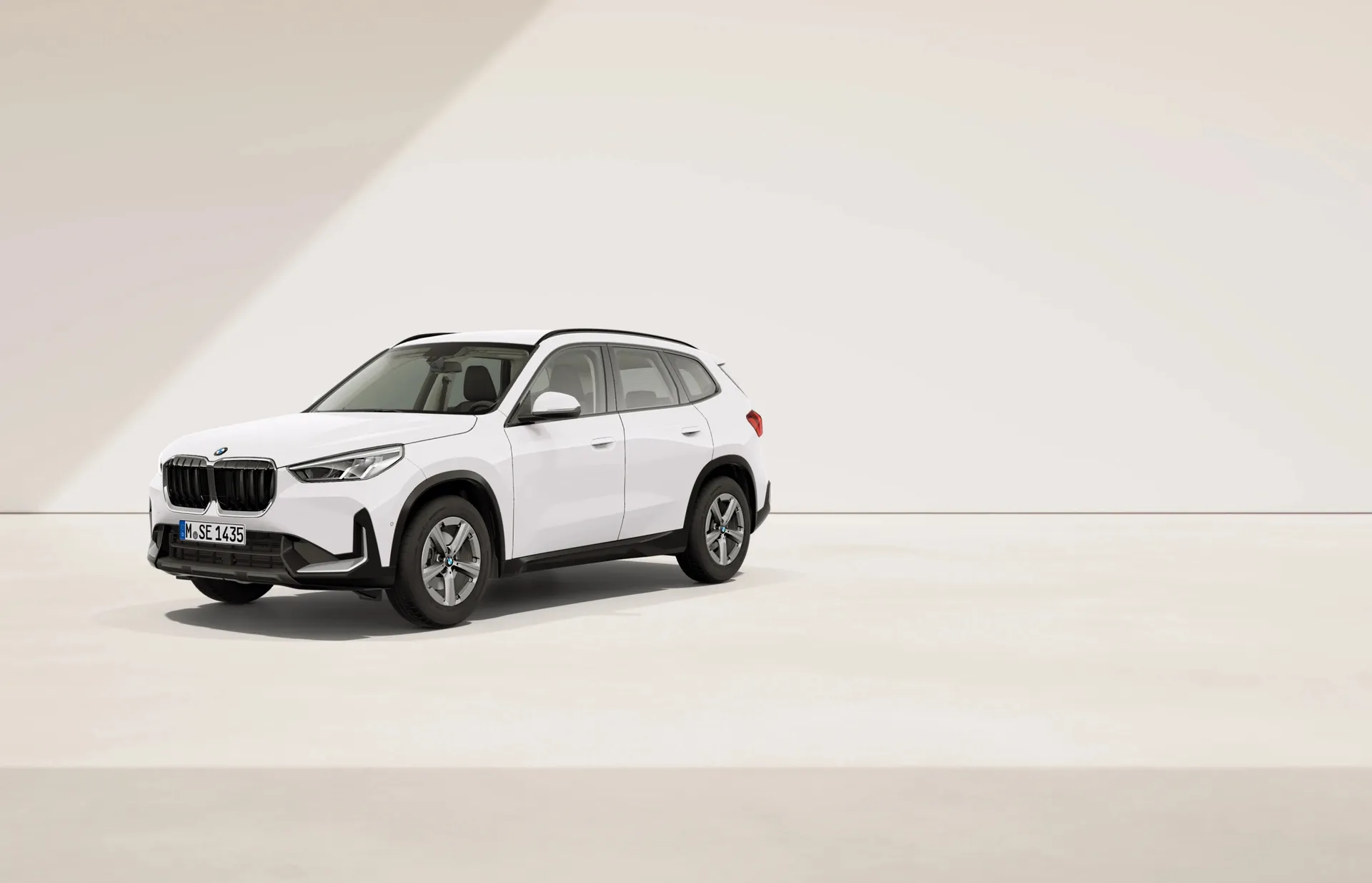 X1 (U11), Sériové provedení, BMW Individual lak na přání, front