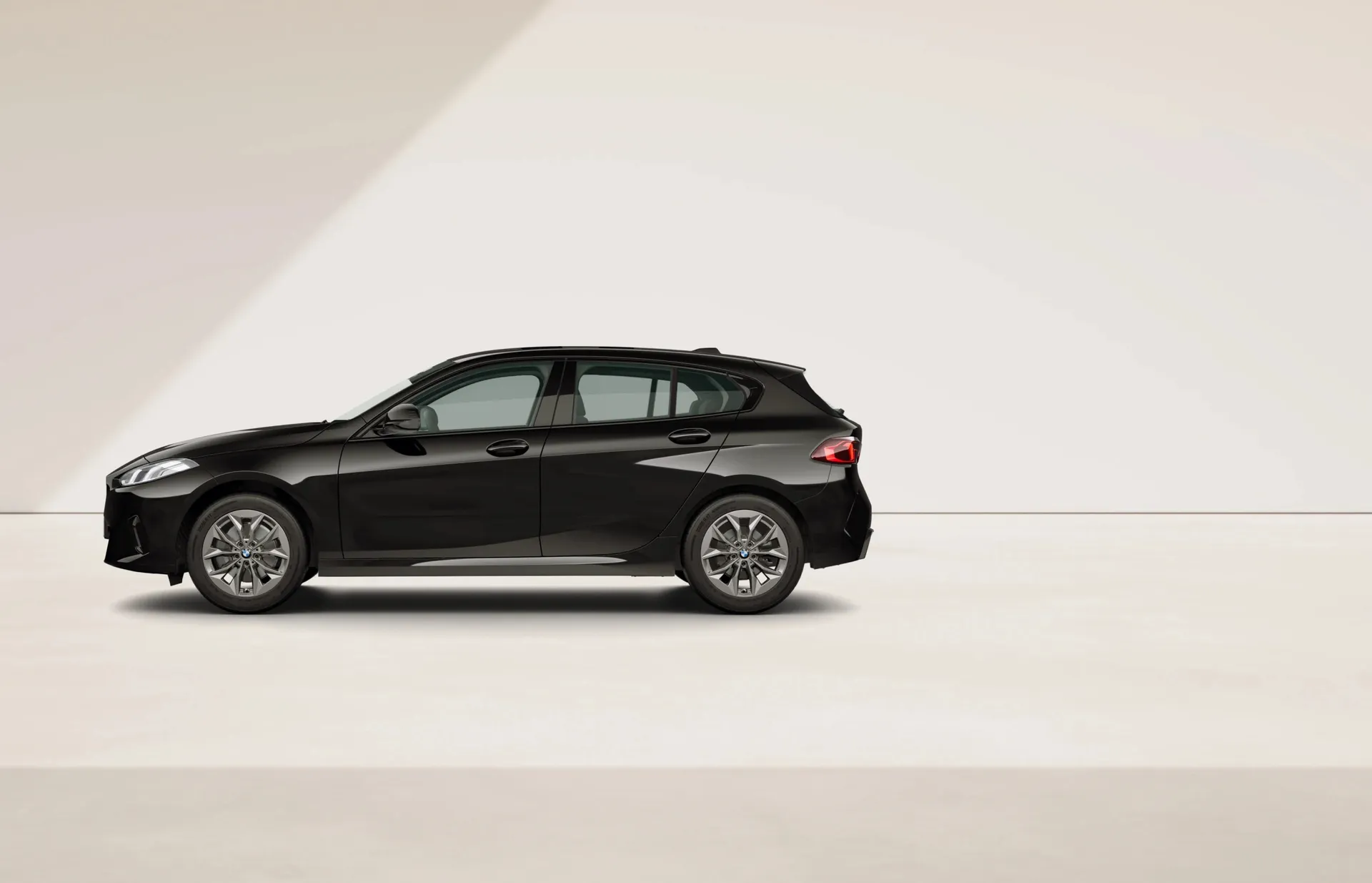 Řada 1 (F70), Sériové provedení, Nemetalický lak "Black", side