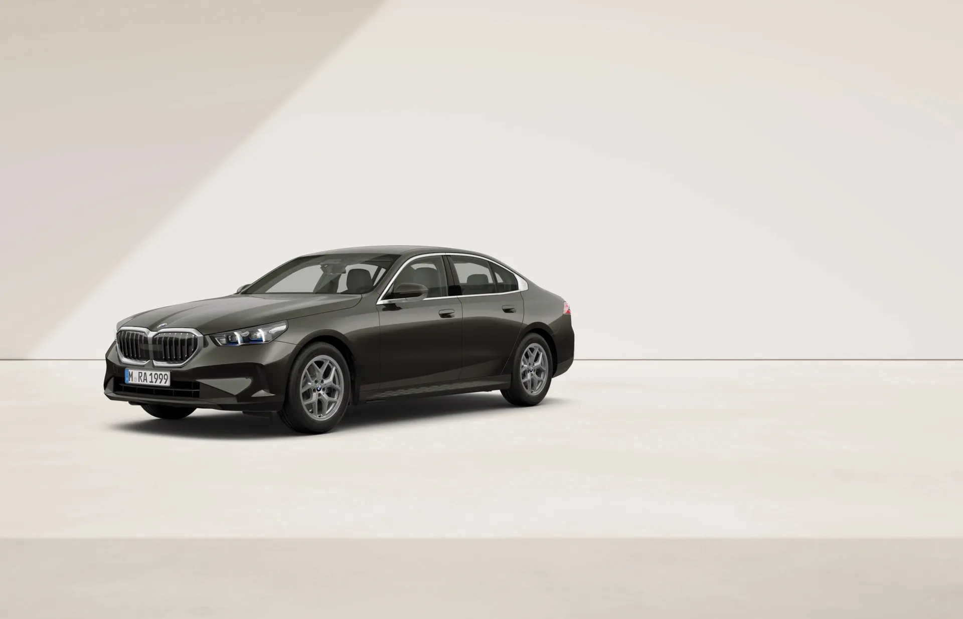 Řada 5 Sedan (G60), Sériové provedení, Metalický lak s briliantovým efektem Sophisto Grey, front