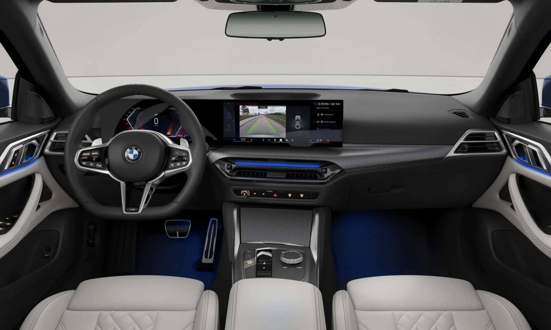 Řada 4 Gran Coupé (G26), M sportovní paket, BMW Individual metalický lak Frozen Portimao Blue, interiér BMW Individual kůže Merino "Ivory White/Black", dashboard