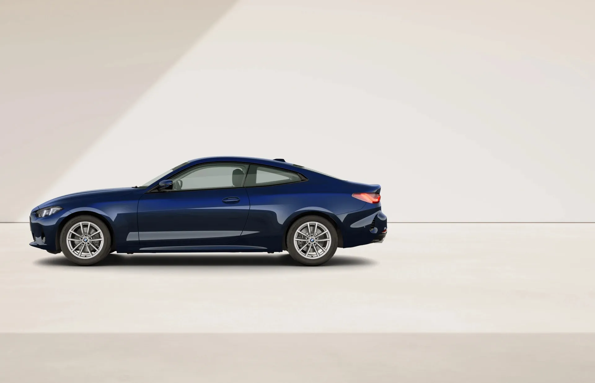 Řada 4 Coupé (G22), Sériové provedení, BMW Individual metalický lak Tanzanite Blue, side