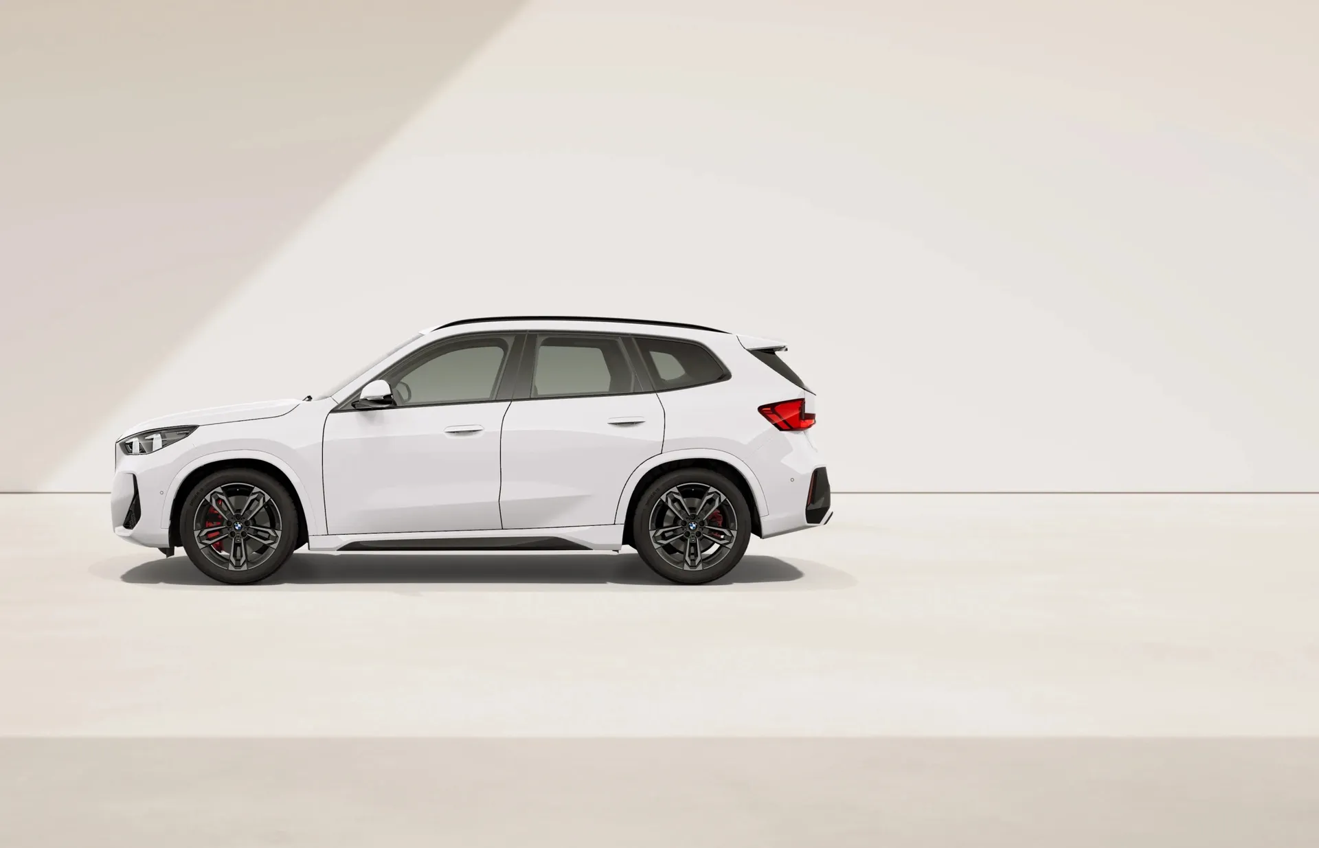 X1 (U11), M sportovní paket Pro, BMW Individual lak na přání, side
