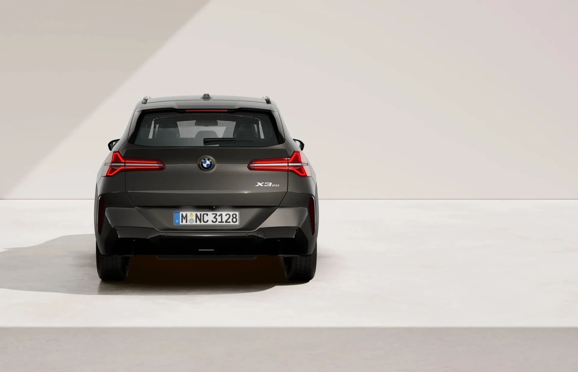 X3 (G45), M sportovní paket, Metalický lak s briliantovým efektem Sophisto Grey, rear