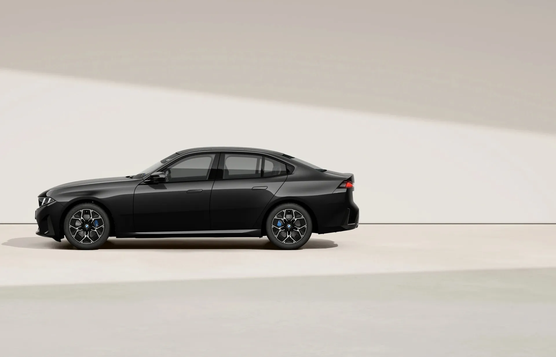 Řada 3 Sedan (G50), M sportovní paket, Metalický lak Black Sapphire, side