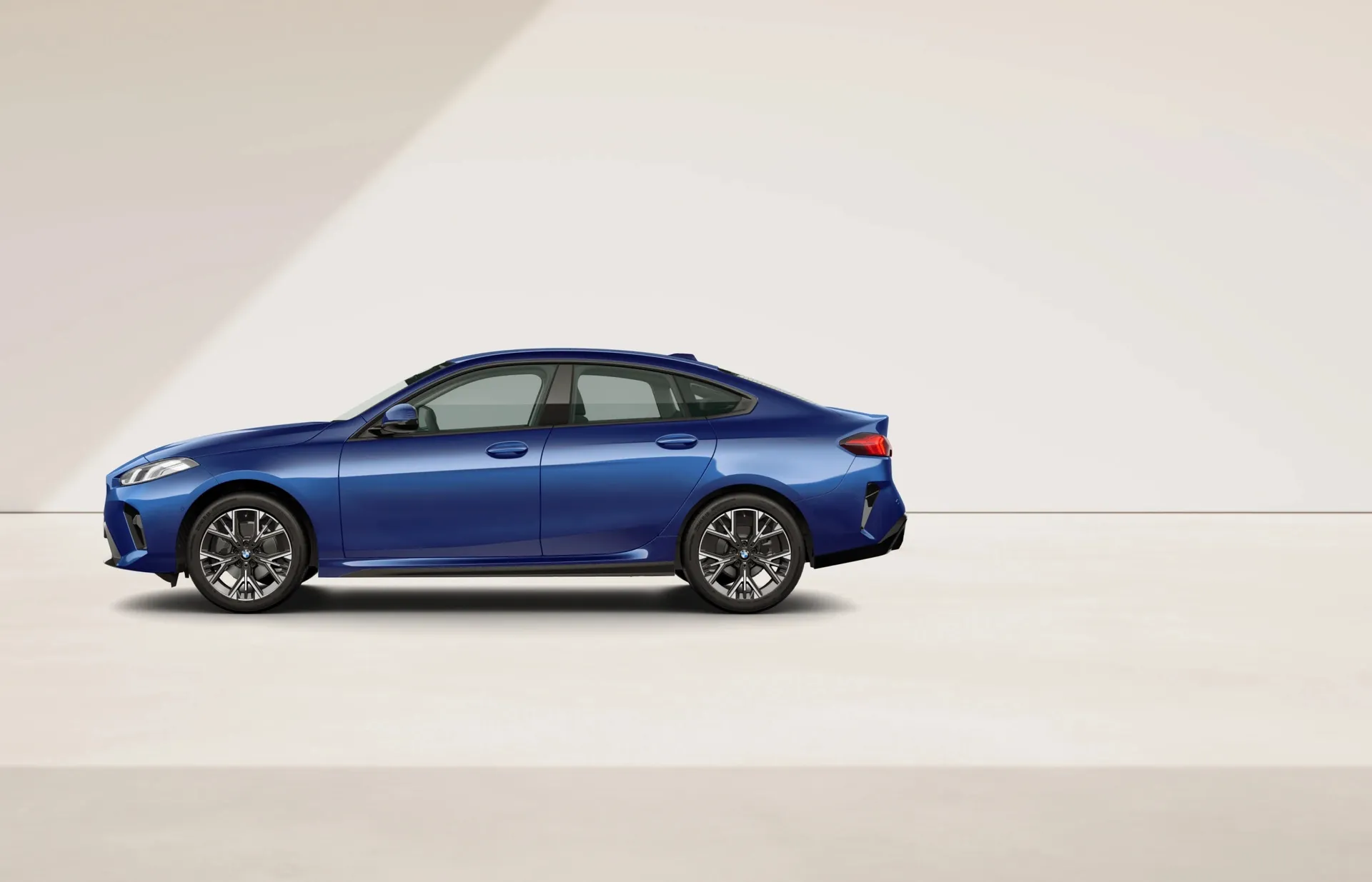 Řada 2 Gran Coupé (F74), M sportovní design, Metalický lak M Portimao Blue, side