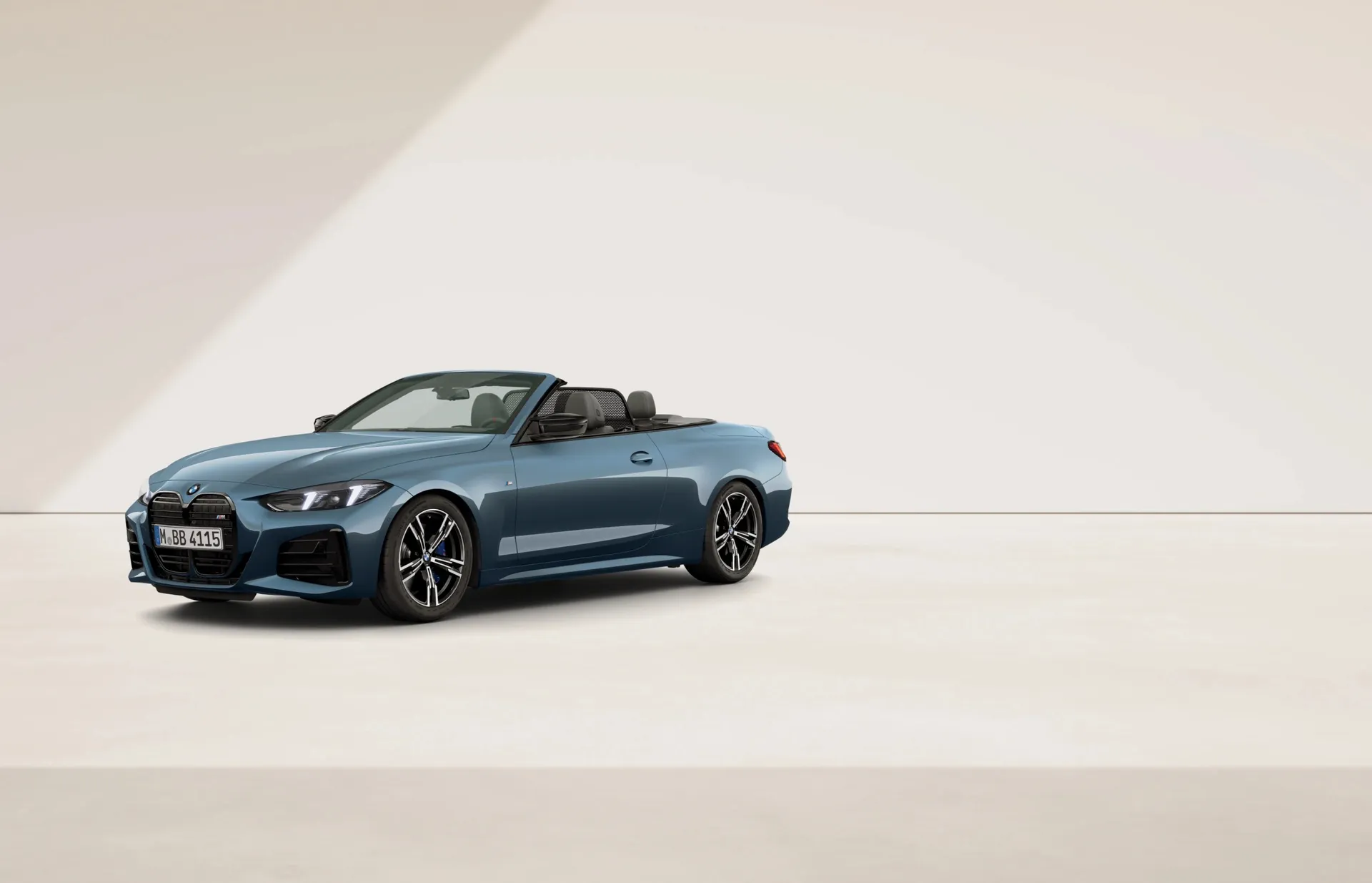 BMW Řada 4 convertible (facelift 2024) M Modely v barvě BMW Individual - lak na přání – pohled zepředu