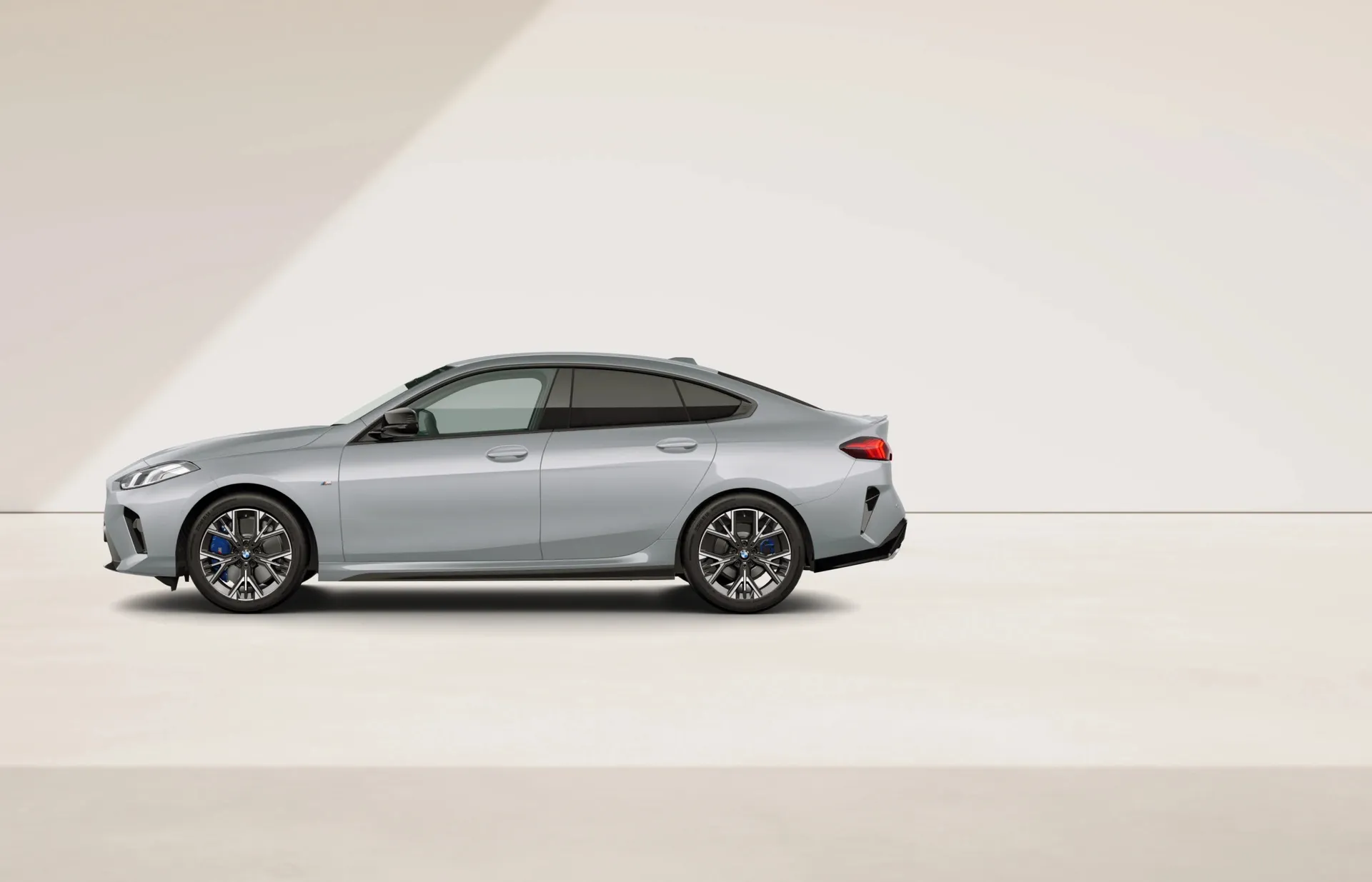 Řada 2 Gran Coupé (F74), M Modely, Metalický lak M Brooklyn Grey, side