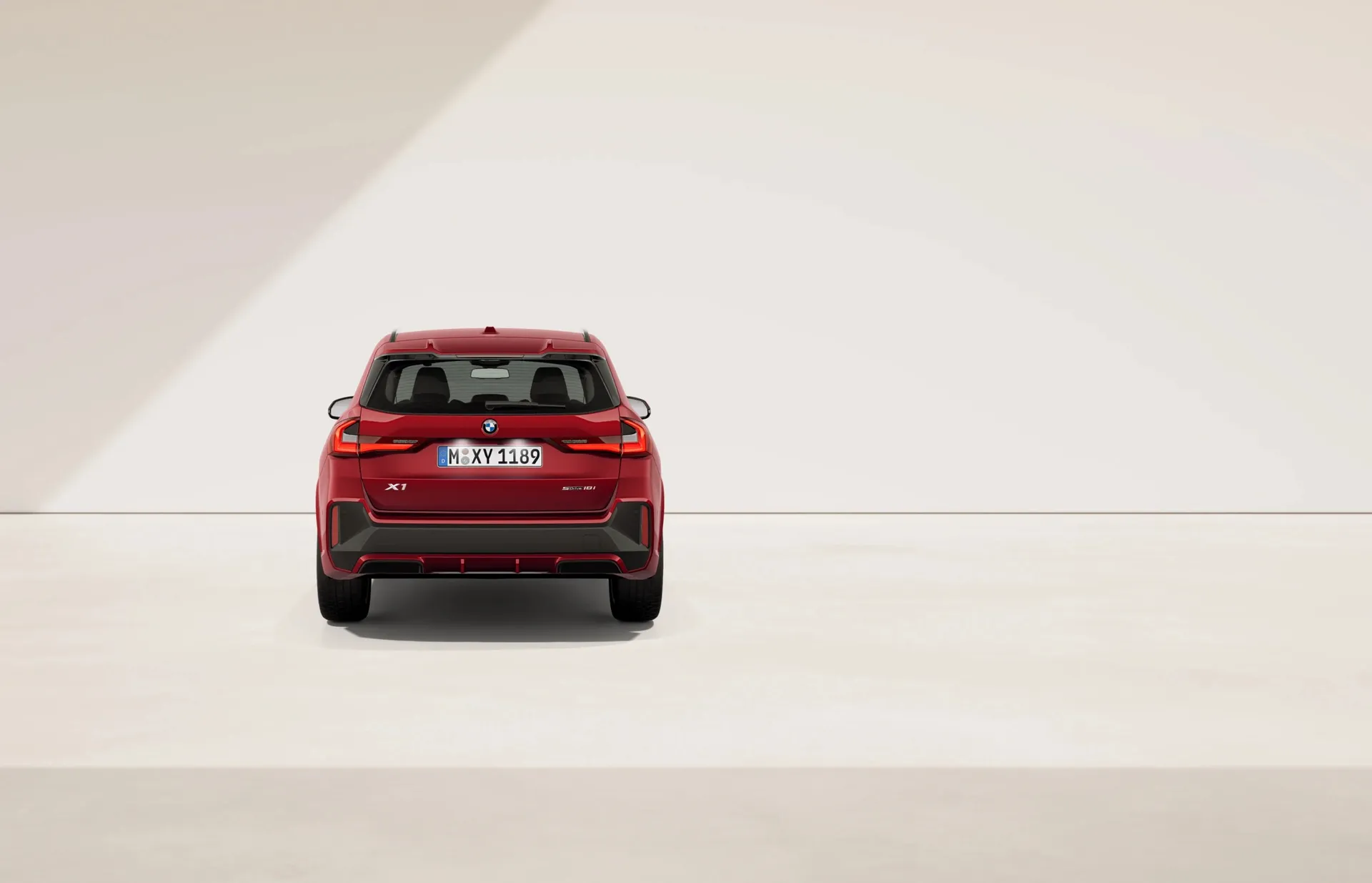 X1 (U11), M sportovní paket Pro, Metalický lak Fire Red, rear
