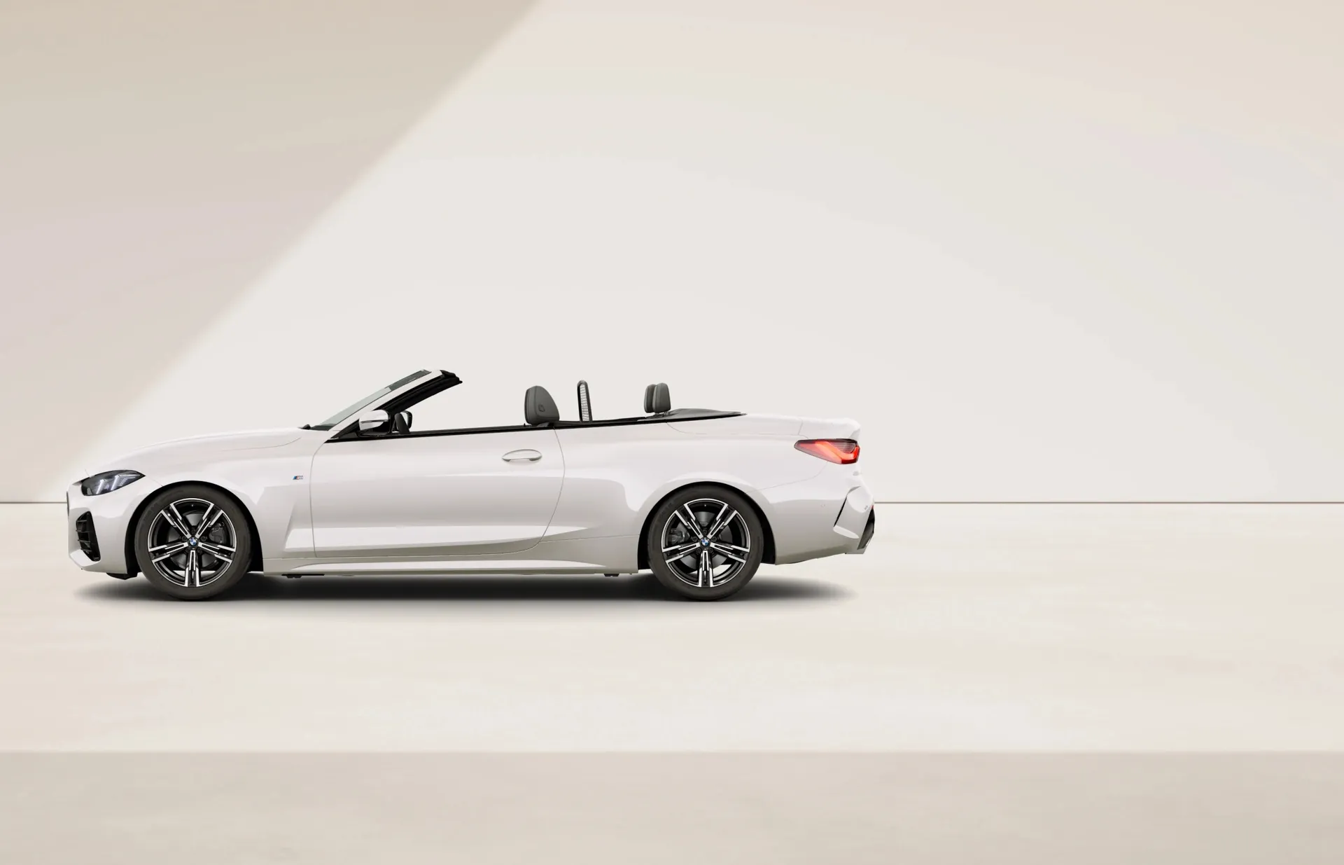 Řada 4 Cabrio (G23), M sportovní paket, BMW Individual lak na přání, side