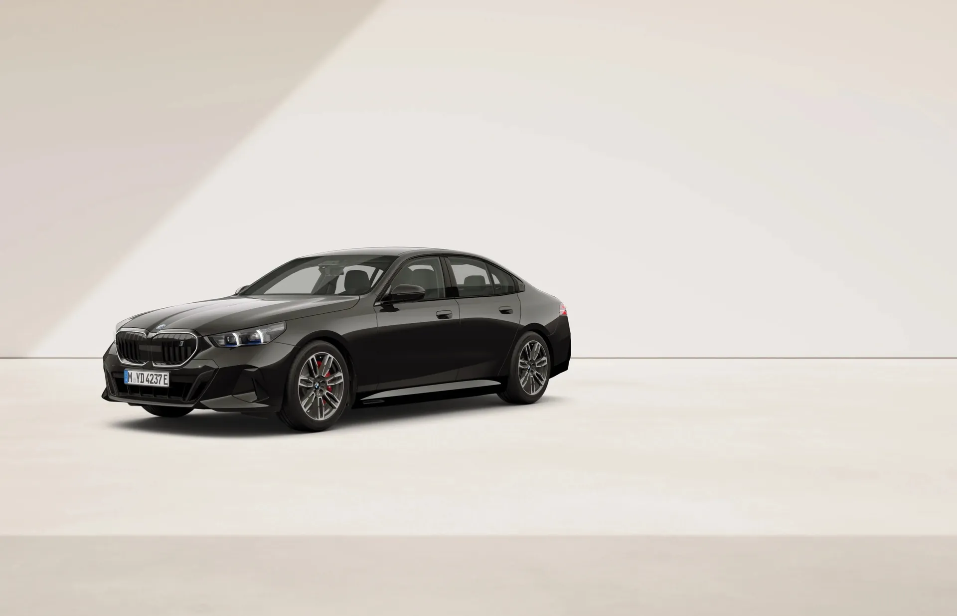 i5 Sedan (G60), M sportovní paket Pro, Metalický lak Black Sapphire, front