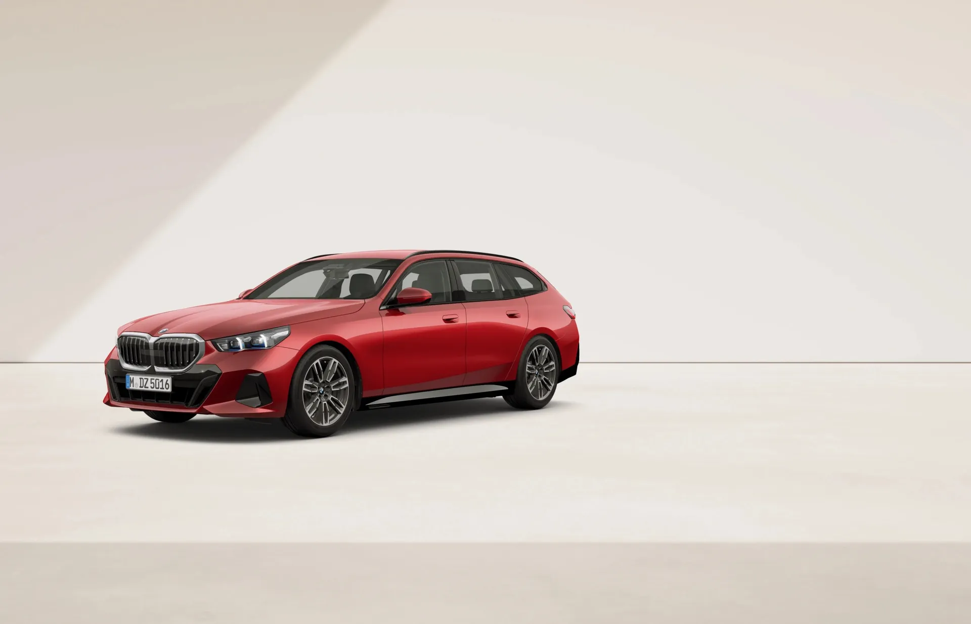 Řada 5 Touring (G61), M sportovní paket, Metalický lak Fire Red, front