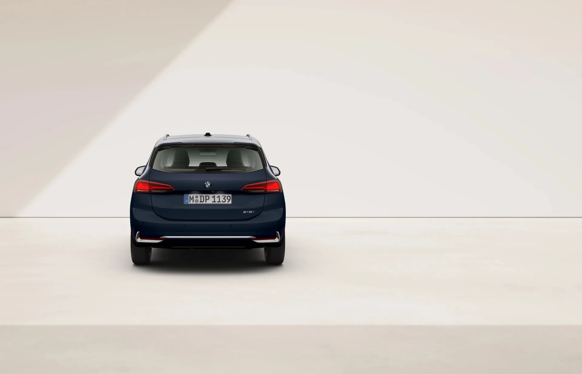 Řada 2 Active Tourer (U06), Luxury Line, Metalický lak Night Dusk Blue, rear