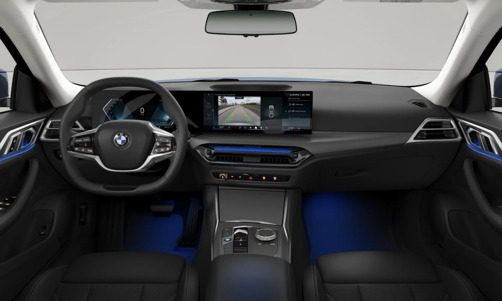 i4 Gran Coupé (G26), Sériové provedení, BMW Individual metalický lak Tanzanite Blue, interiér Umělá kůže Sensatec perforovaná Black/Black, dashboard