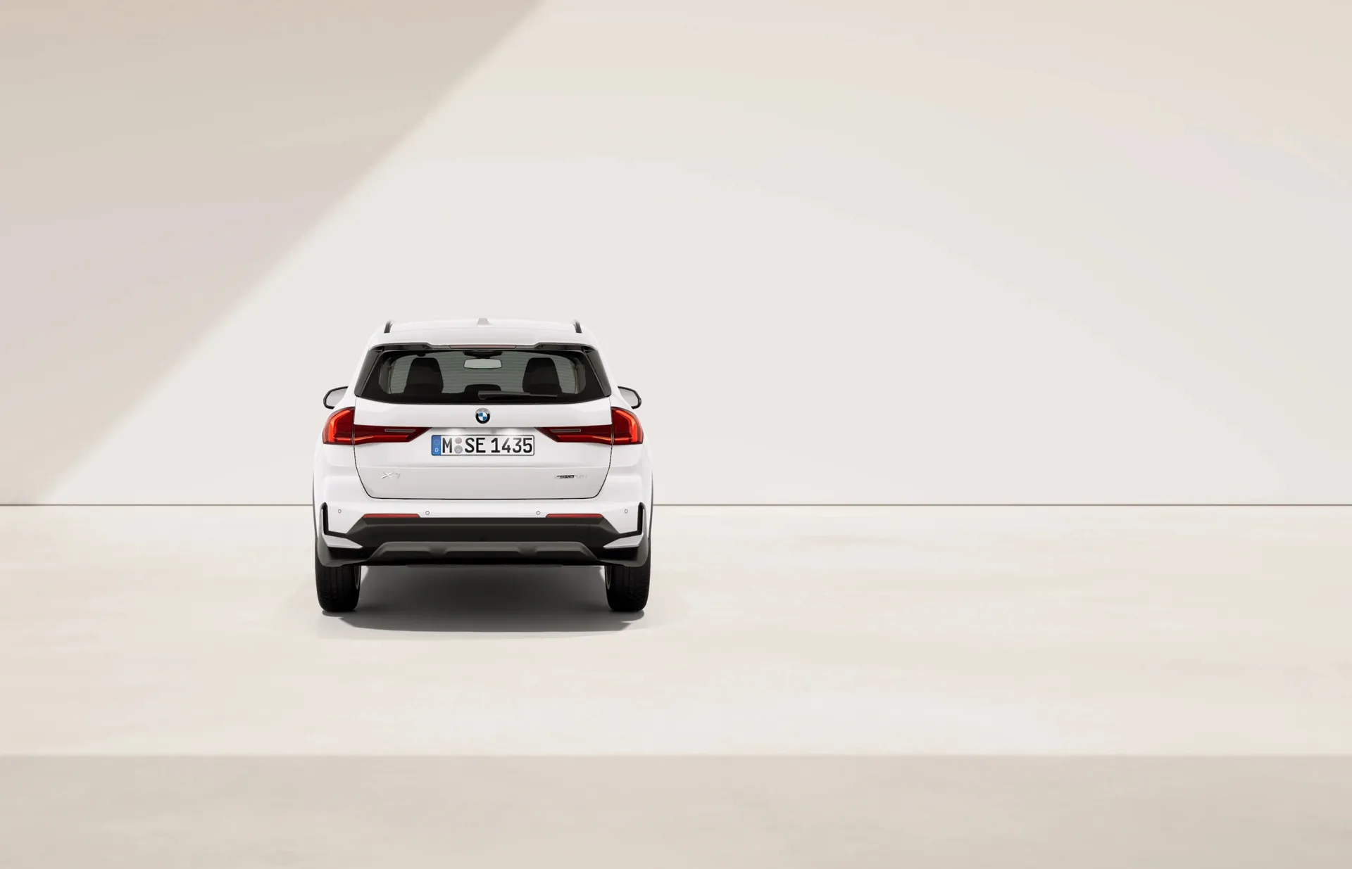 X1 (U11), Sériové provedení, Metalický lak Mineral White, rear