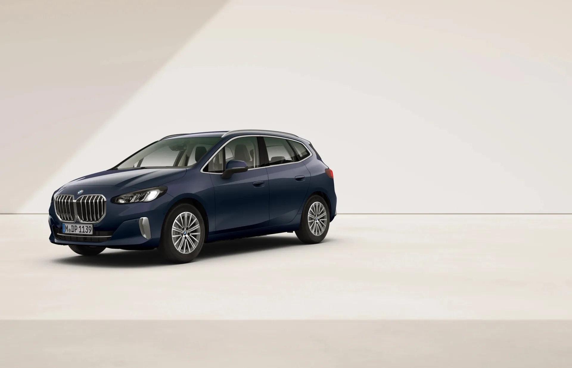 Řada 2 Active Tourer (U06), Luxury Line, Metalický lak Night Dusk Blue, front