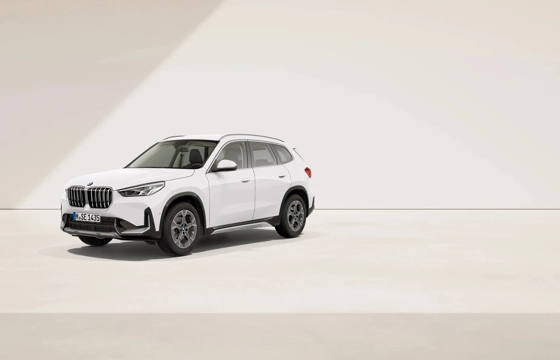 X1 (U11), Model xLine, BMW Individual lak na přání, front
