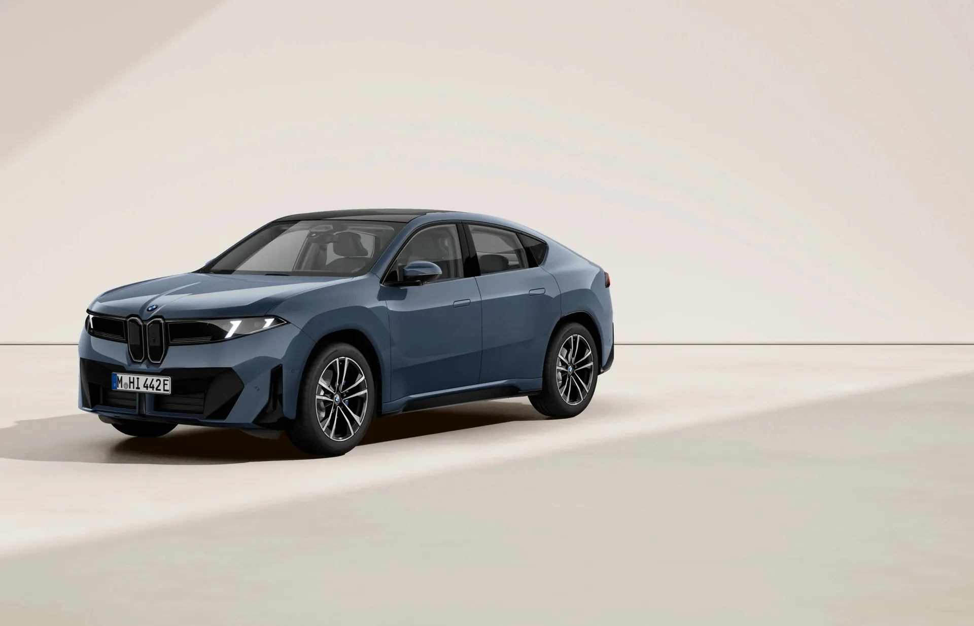 iX4 (NA7), Sériové provedení, Metalický lak Ocean Wave Blue, front