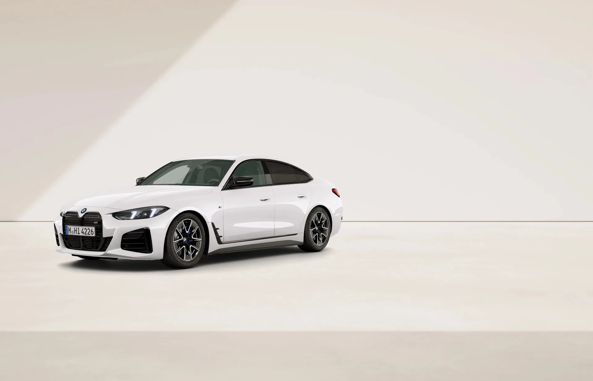 Řada 4 Gran Coupé (G26), M Modely, Nemetalický lak Alpine White, front