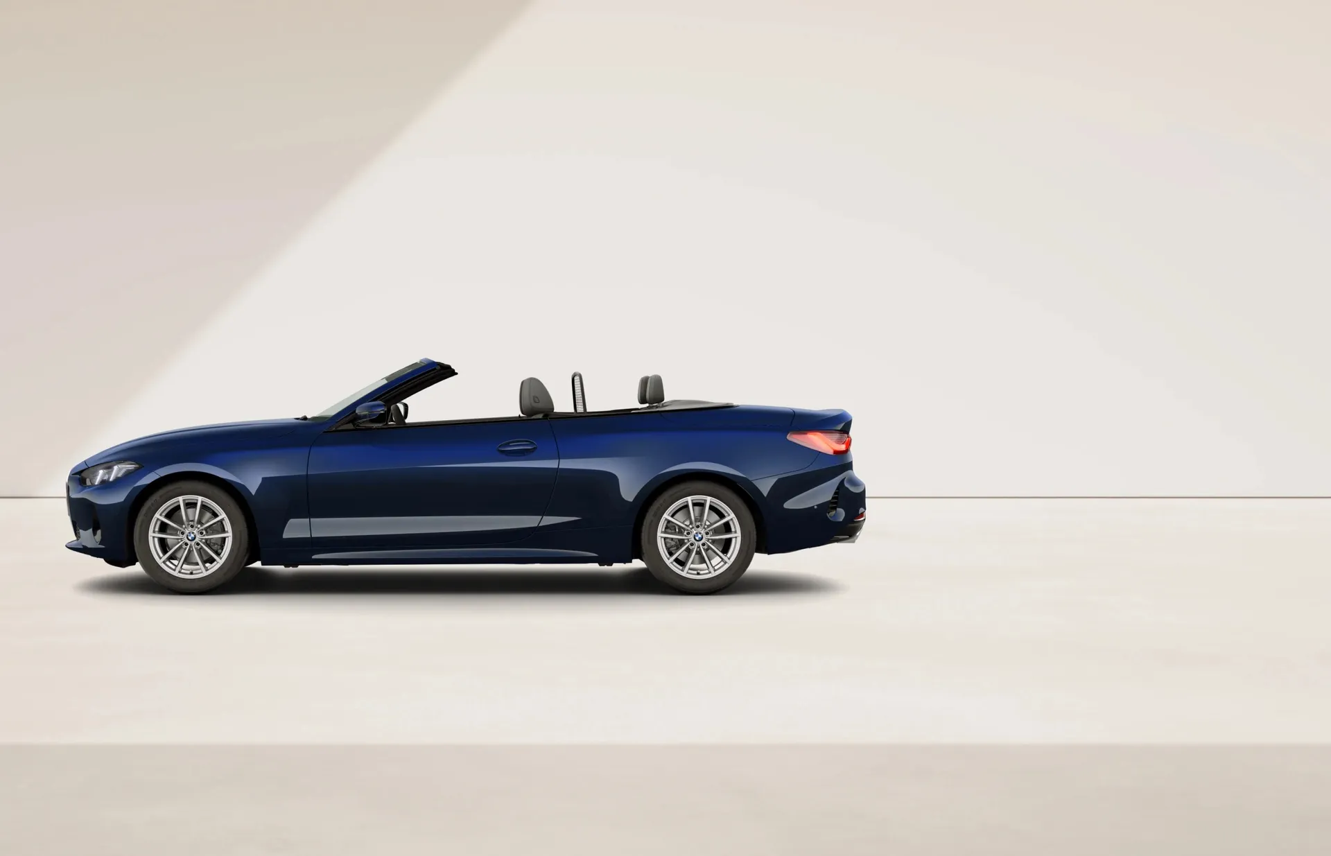Řada 4 Cabrio (G23), Sériové provedení, BMW Individual metalický lak Tanzanite Blue, side