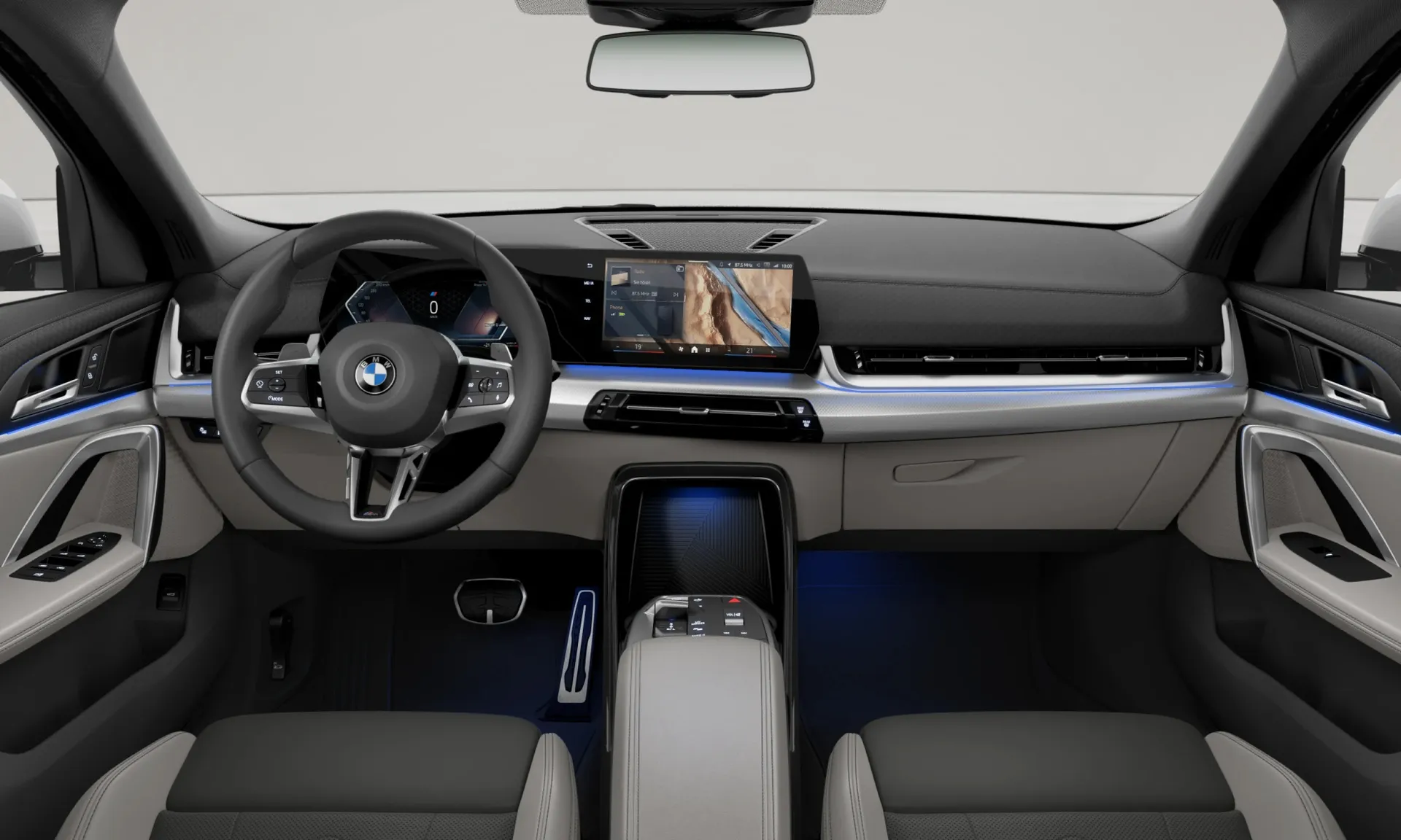 X2 (U10), M sportovní paket Pro, interiér Umělá kůže Veganza perforovaná Atlas Grey/Smokey White, dashboard