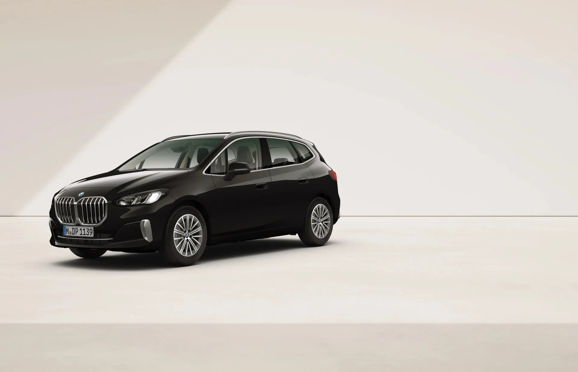 Řada 2 Active Tourer (U06), Luxury Line, Nemetalický lak "Black", front
