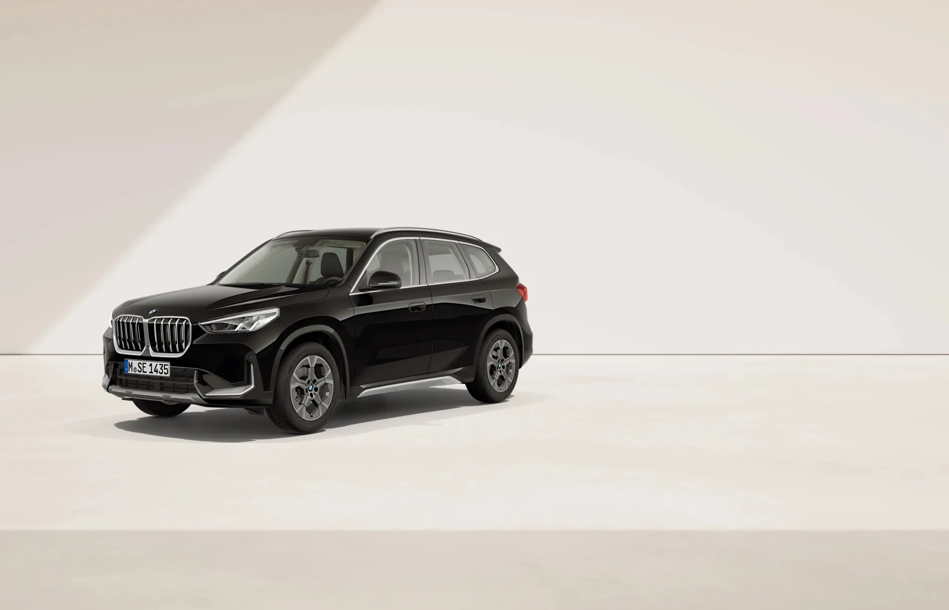 X1 (U11), Model xLine, Nemetalický lak "Black", front