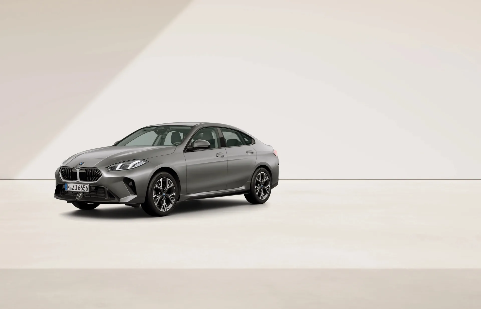 Řada 2 Gran Coupé (F74), M sportovní design, BMW Individual metalický lak Frozen Pure Grey, front