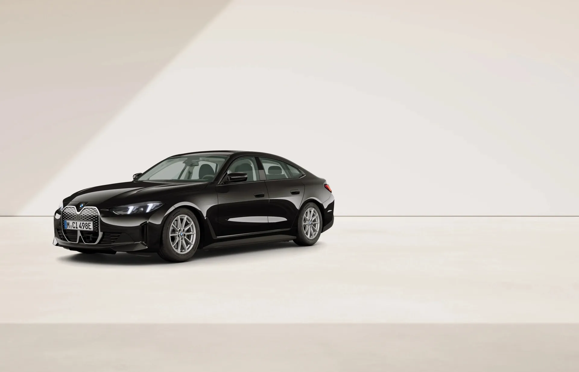 i4 Gran Coupé (G26), Sériové provedení, Nemetalický lak "Black", front