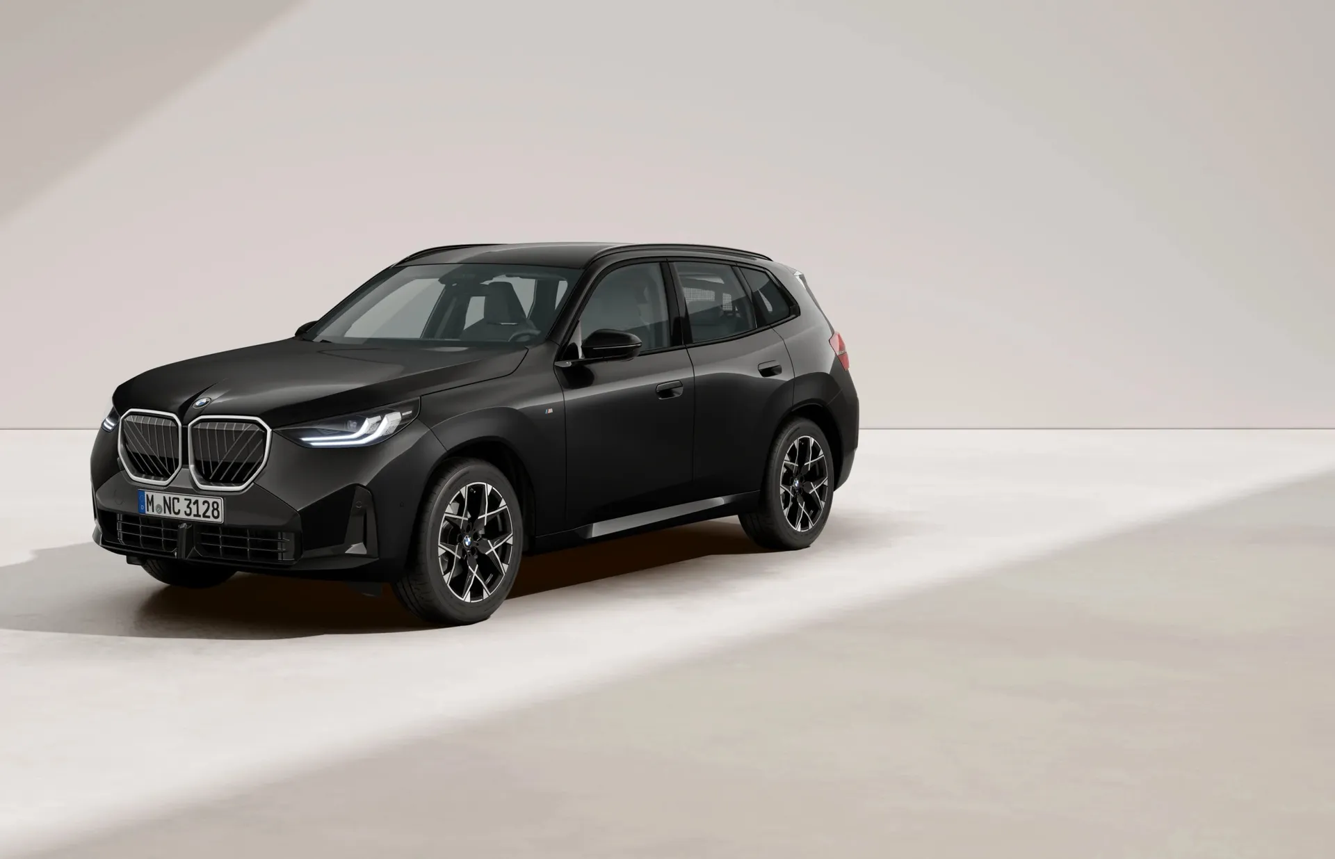 X3 (G45), M sportovní paket, Metalický lak Black Sapphire, front