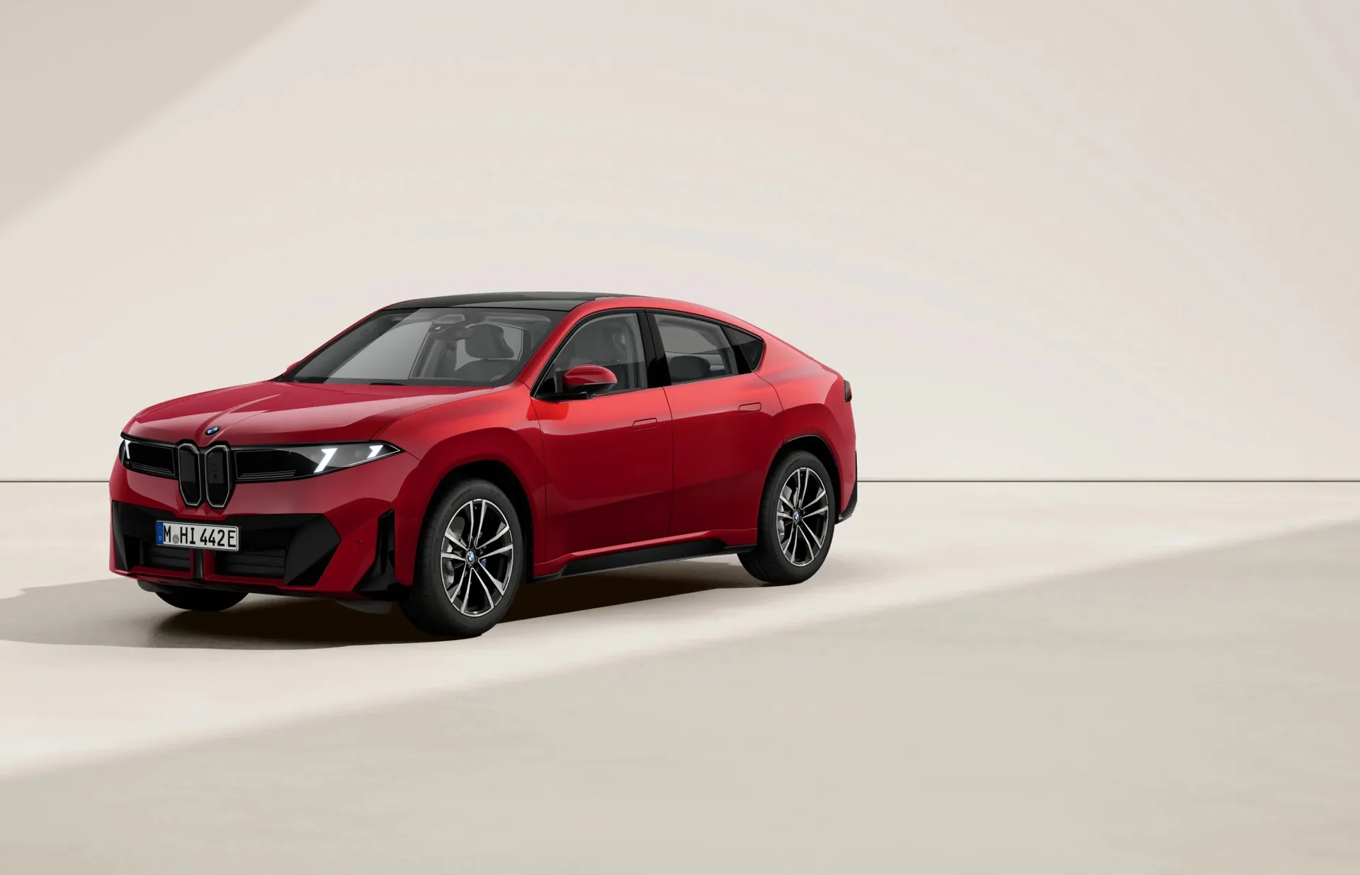 iX4 (NA7), Sériové provedení, Metalický lak Fire Red, front