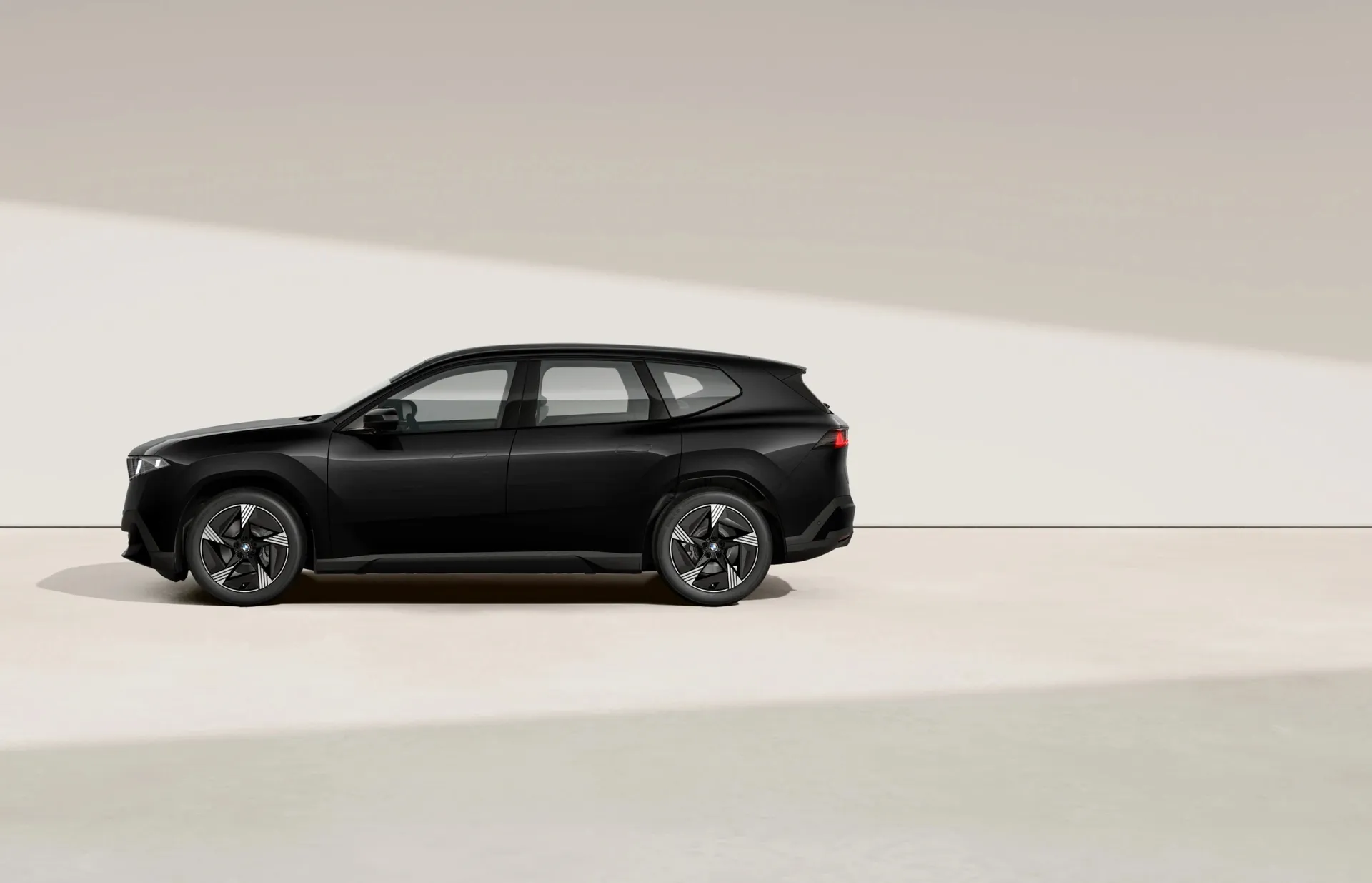 iX3 (NA5), Sériové provedení, Metalický lak Black Sapphire, side