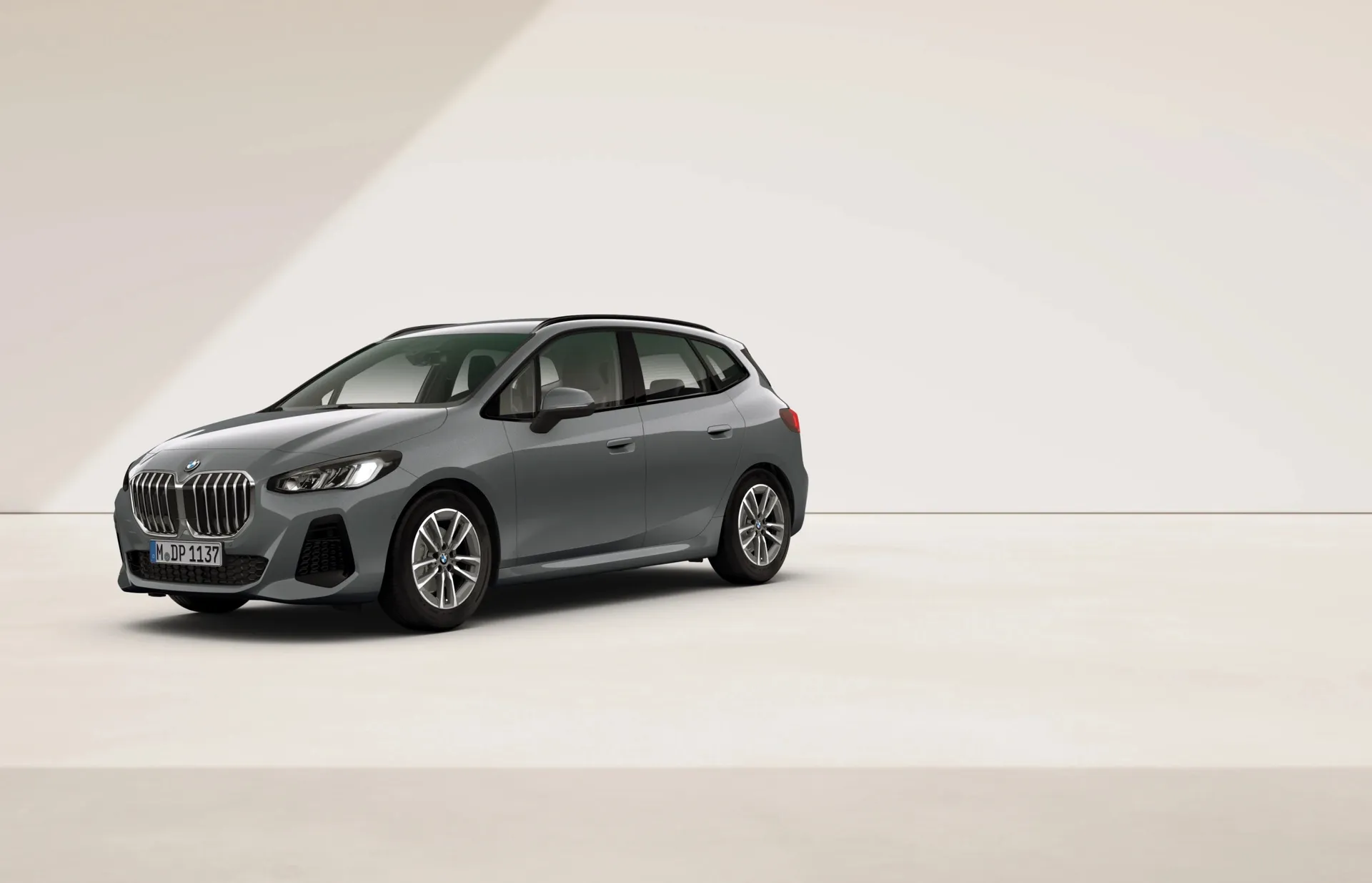Řada 2 Active Tourer (U06), M sportovní paket, BMW Individual metalický lak Storm Bay, front