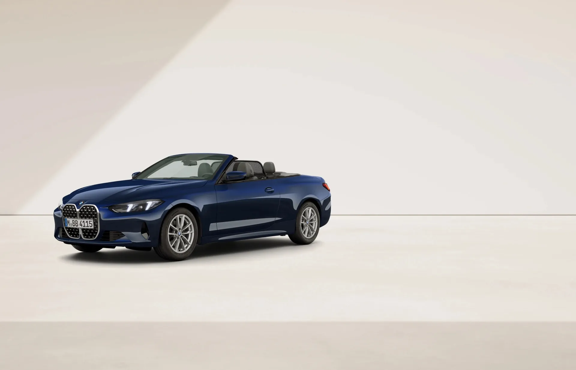 Řada 4 Cabrio (G23), Sériové provedení, BMW Individual metalický lak Tanzanite Blue, front