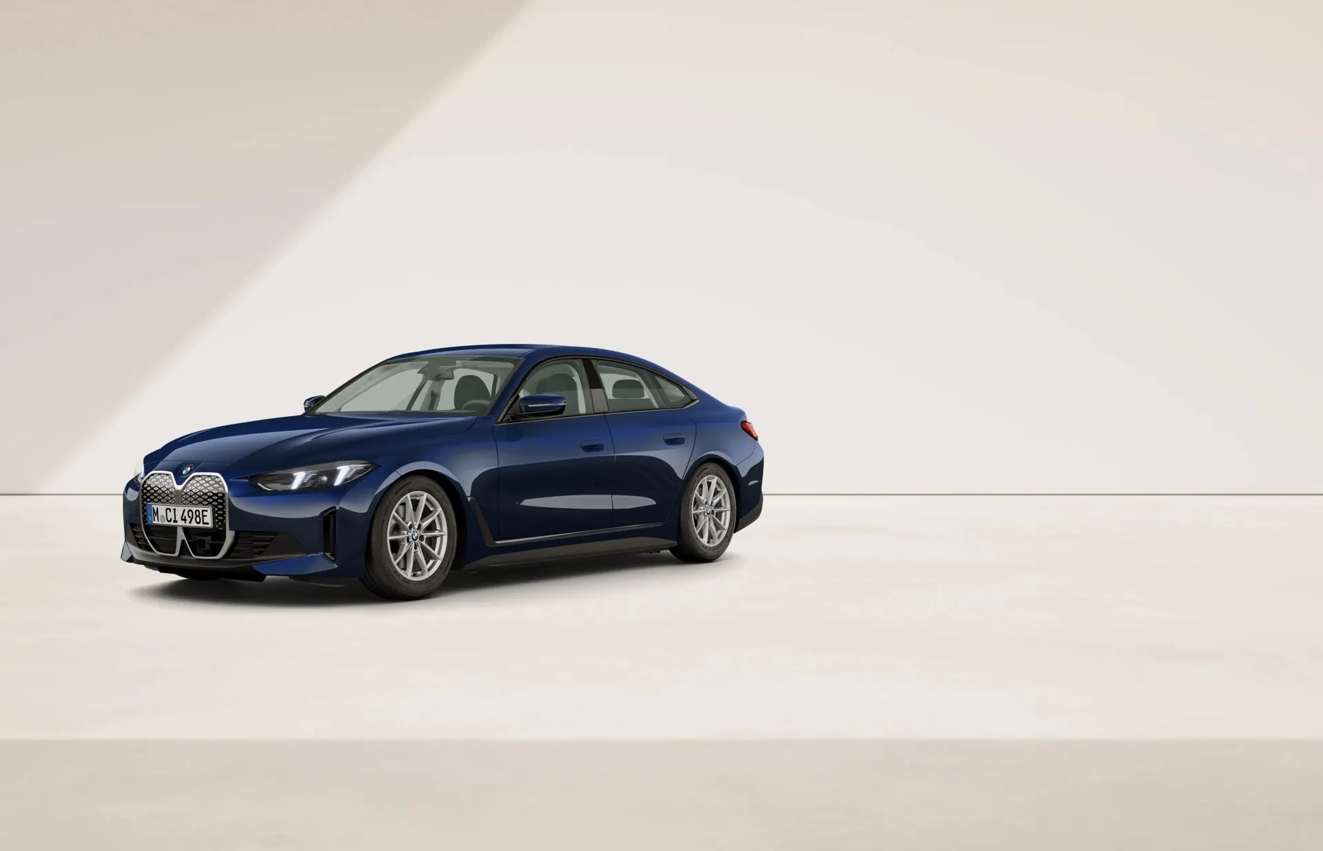 i4 Gran Coupé (G26), Sériové provedení, BMW Individual metalický lak Tanzanite Blue, front