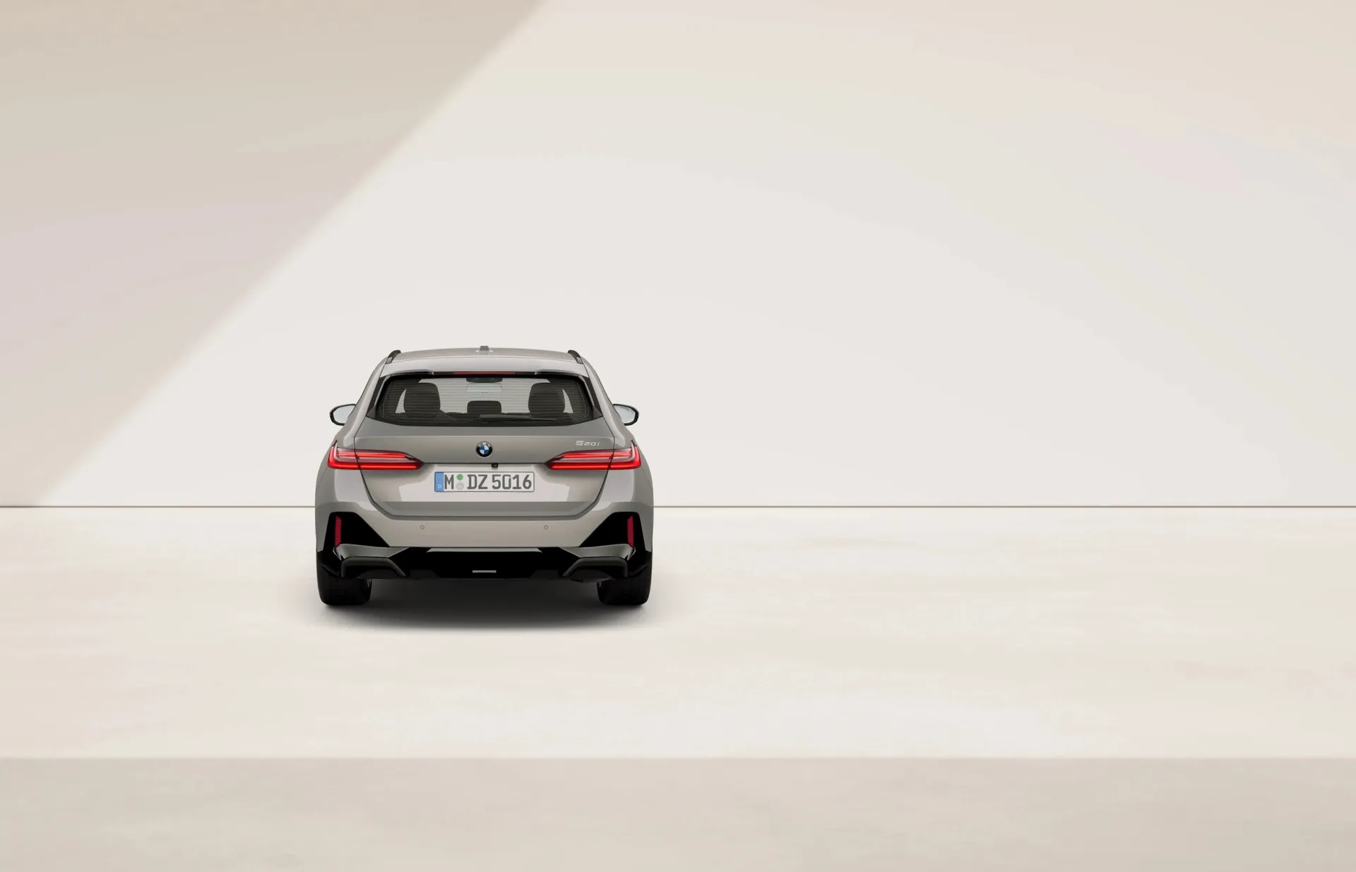 Řada 5 Touring (G61), M sportovní paket Pro, Metalický lak Oxide Grey, rear