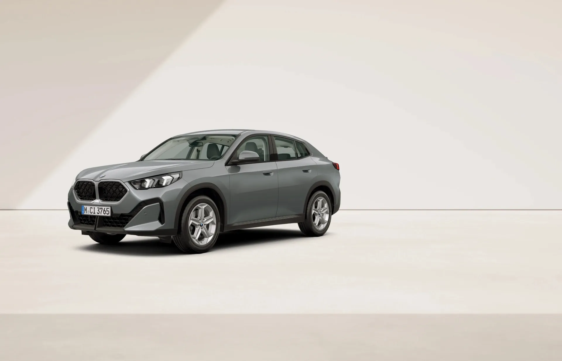 X2 (U10), Sériové provedení, BMW Individual metalický lak Storm Bay, front