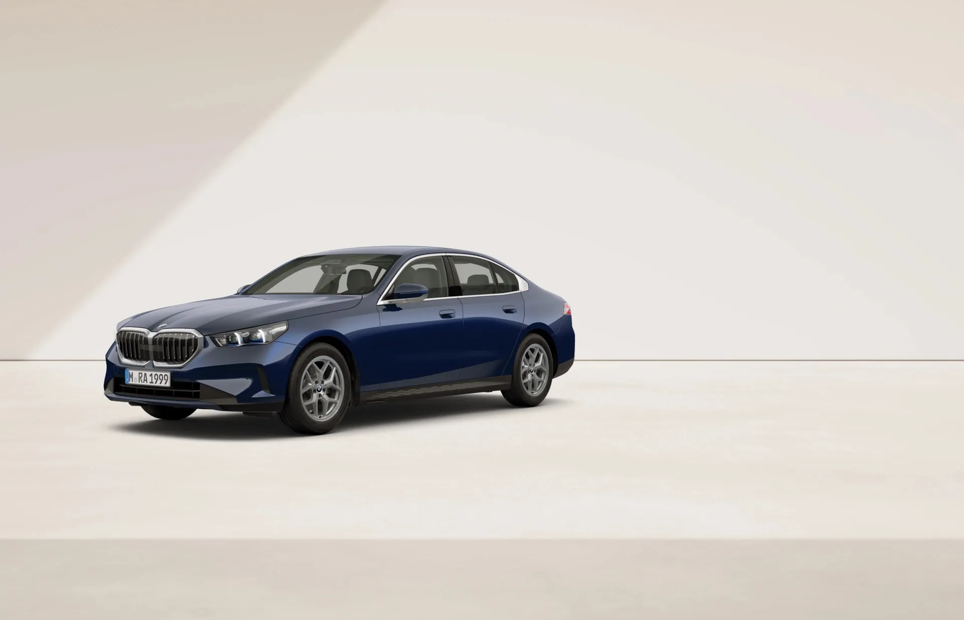 Řada 5 Sedan (G60), Sériové provedení, BMW Individual metalický lak Tanzanite Blue, front