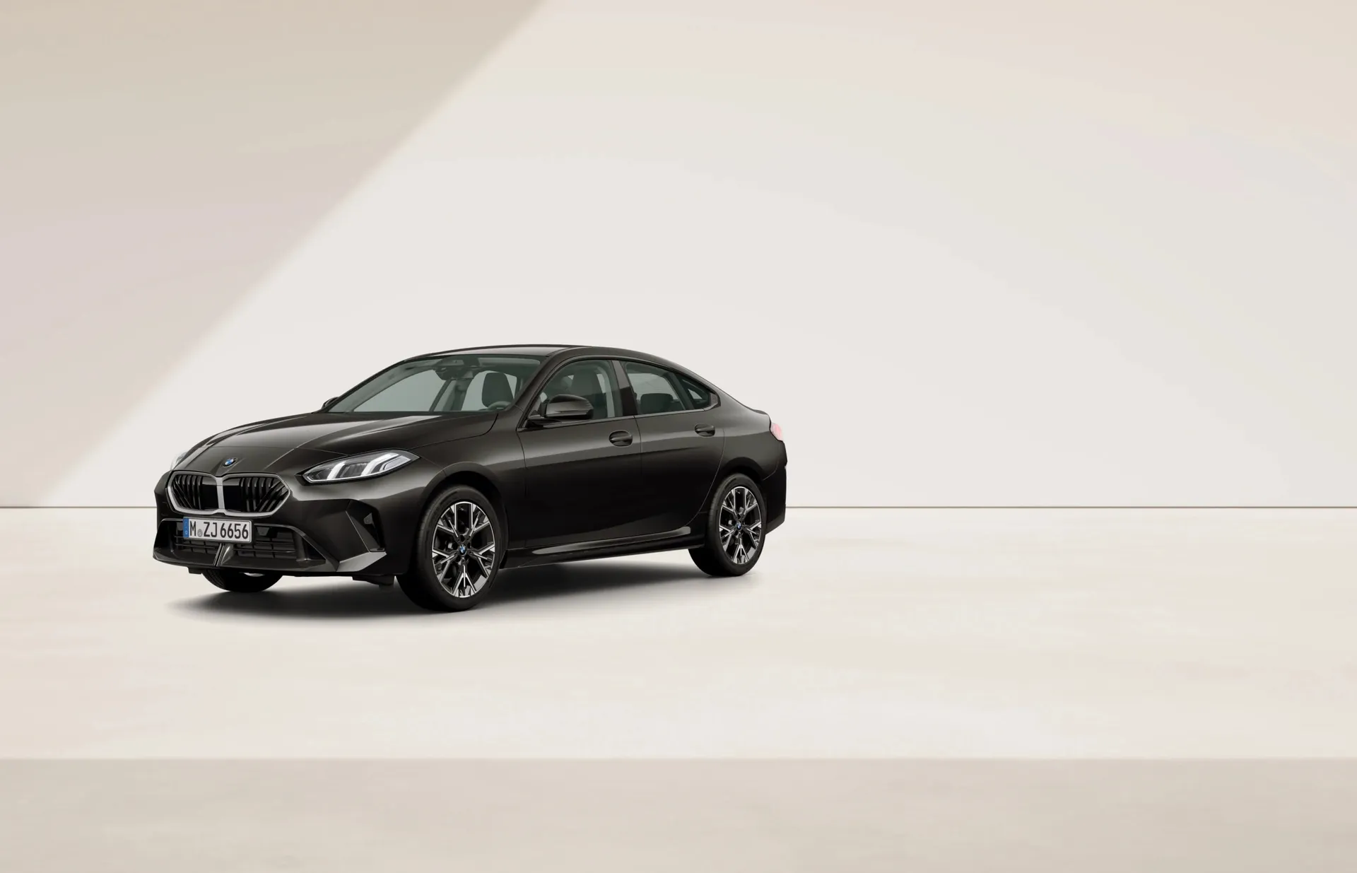 Řada 2 Gran Coupé (F74), M sportovní design, Metalický lak Black Sapphire, front
