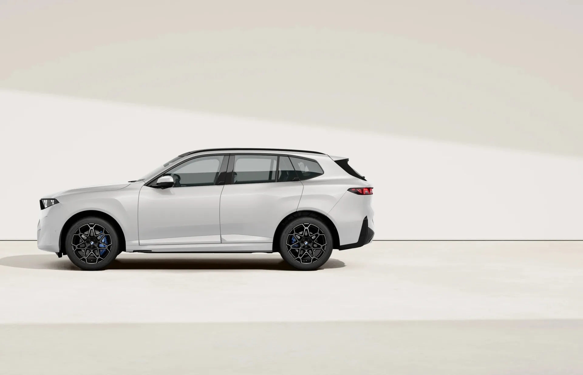X5 (G65), M sportovní paket, Metalický lak Mineral White, side