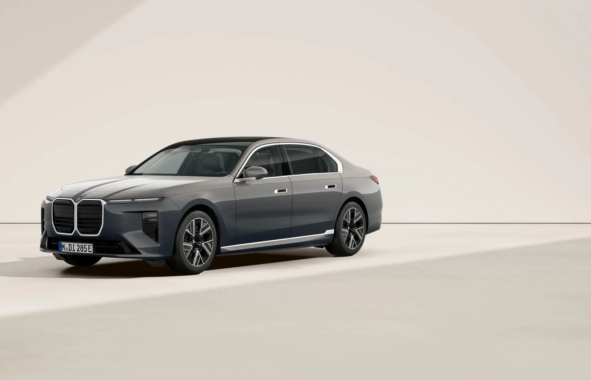 i7 Sedan (G70), Sériové provedení, BMW Individual dvoubarevný lak Dravit Grey/Oxide Grey II, front