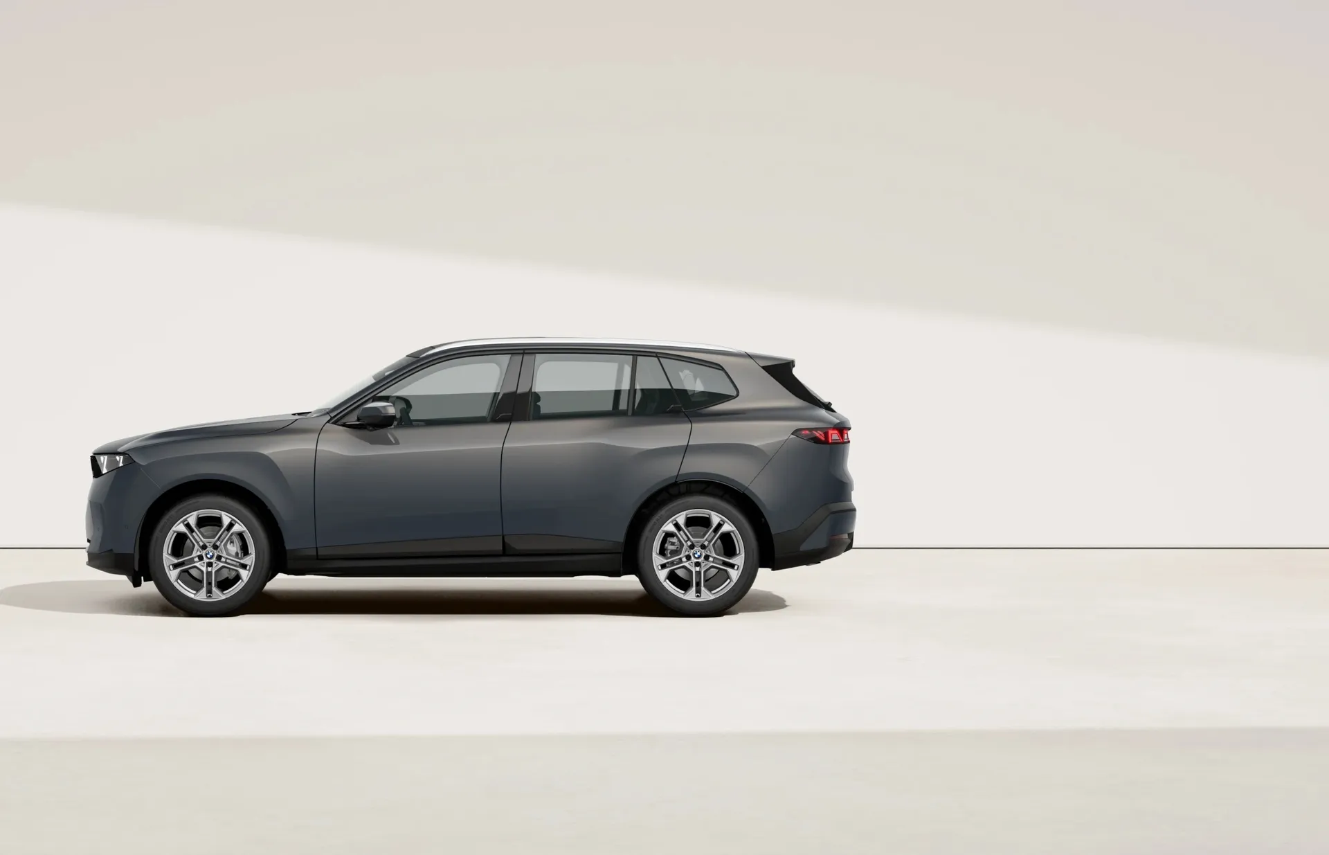X5 (G65), Sériové provedení, BMW Individual metalický lak Dravit Grey, side