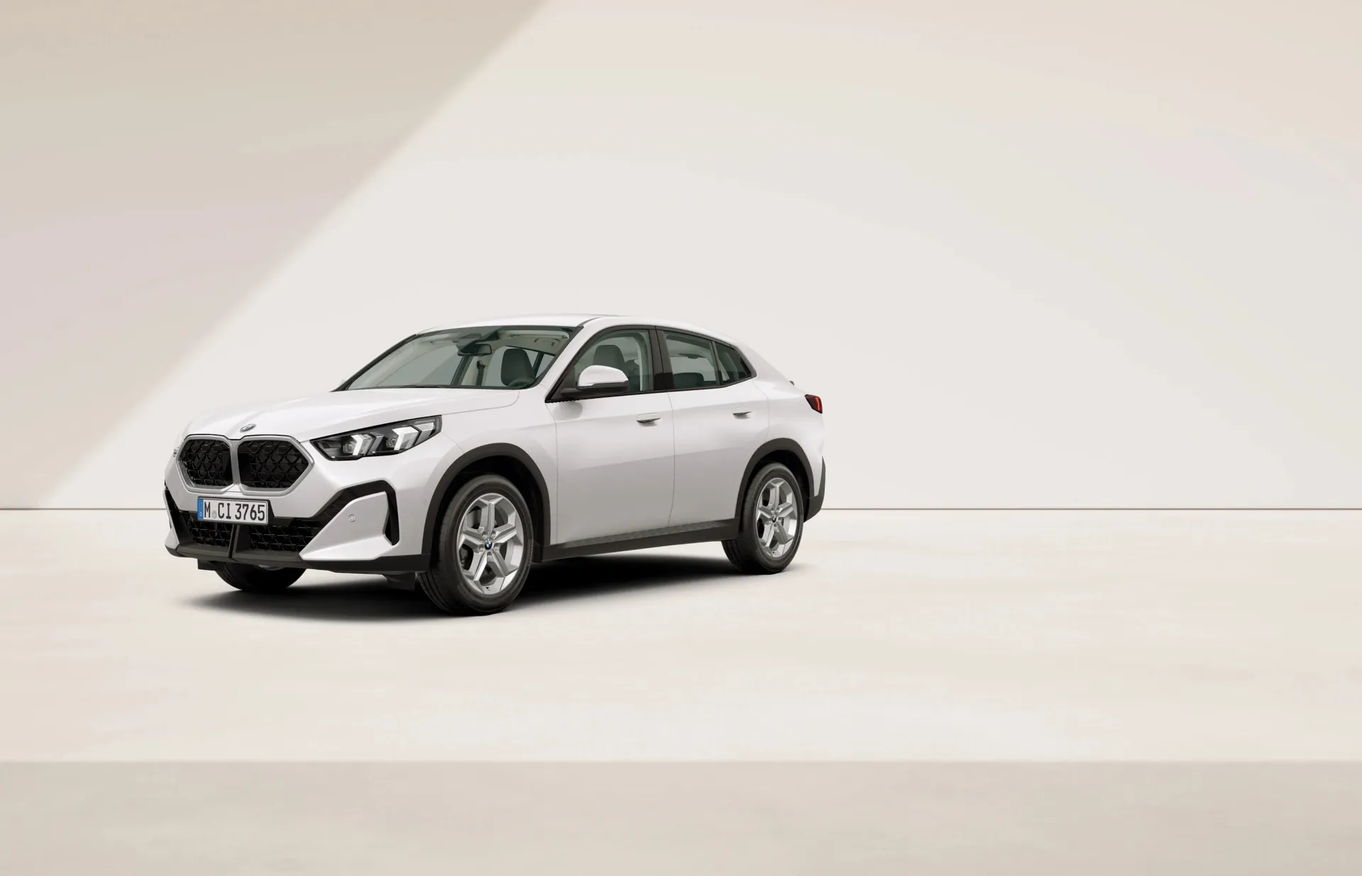 X2 (U10), Sériové provedení, BMW Individual lak na přání, front