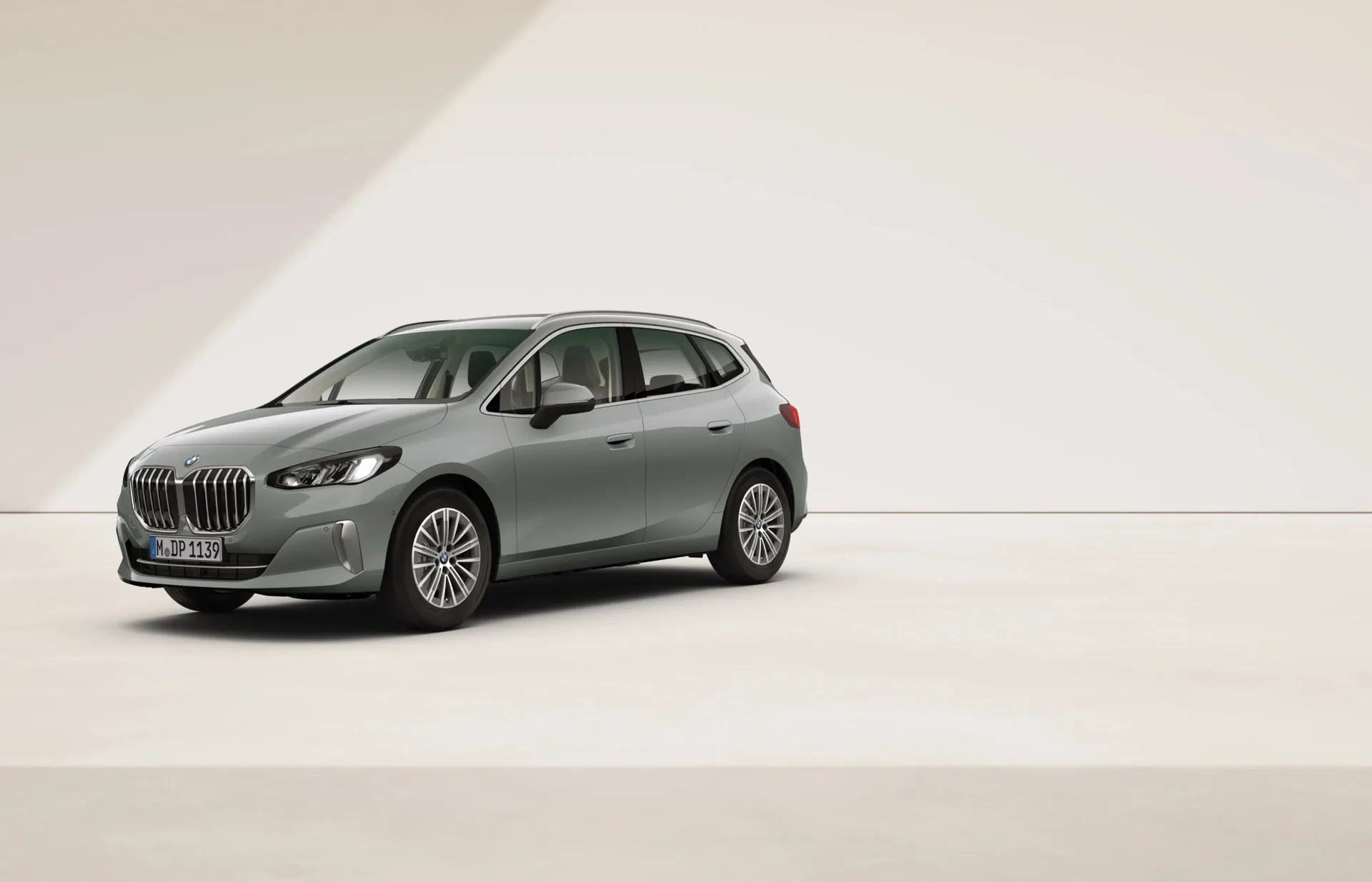 Řada 2 Active Tourer (U06), Luxury Line, Metalický lak Skyscraper Grey, front