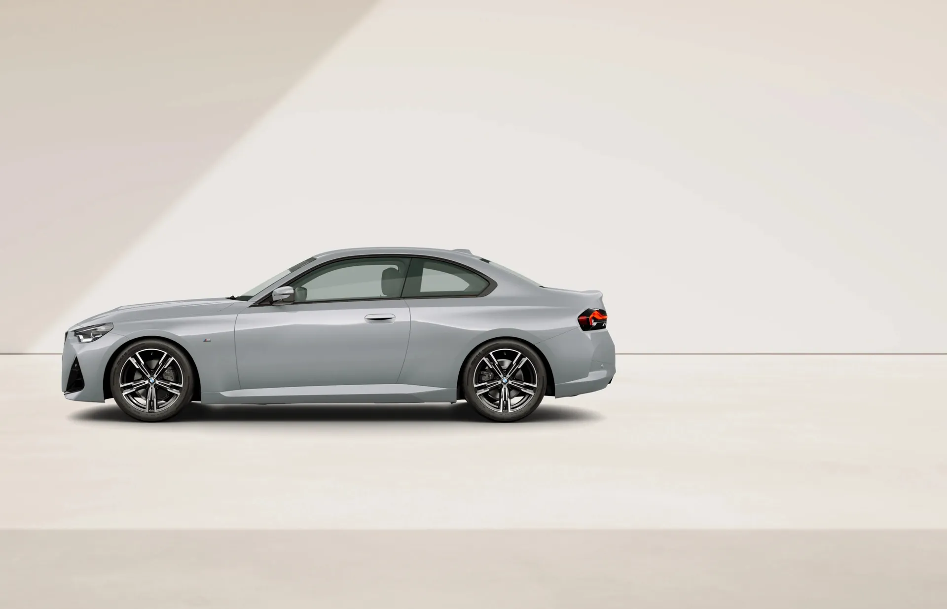 Řada 2 Coupé (G42), M sportovní paket, Metalický lak M Brooklyn Grey, side