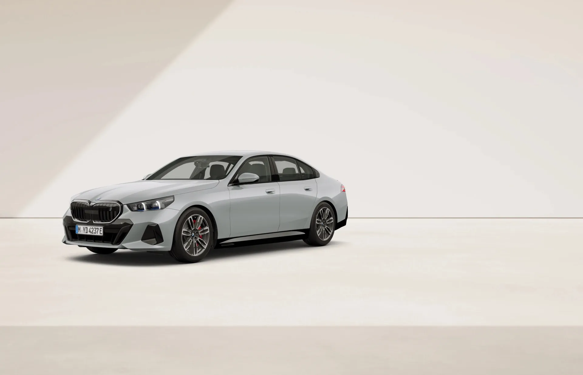 i5 Sedan (G60), M sportovní paket Pro, Metalický lak M Brooklyn Grey, front