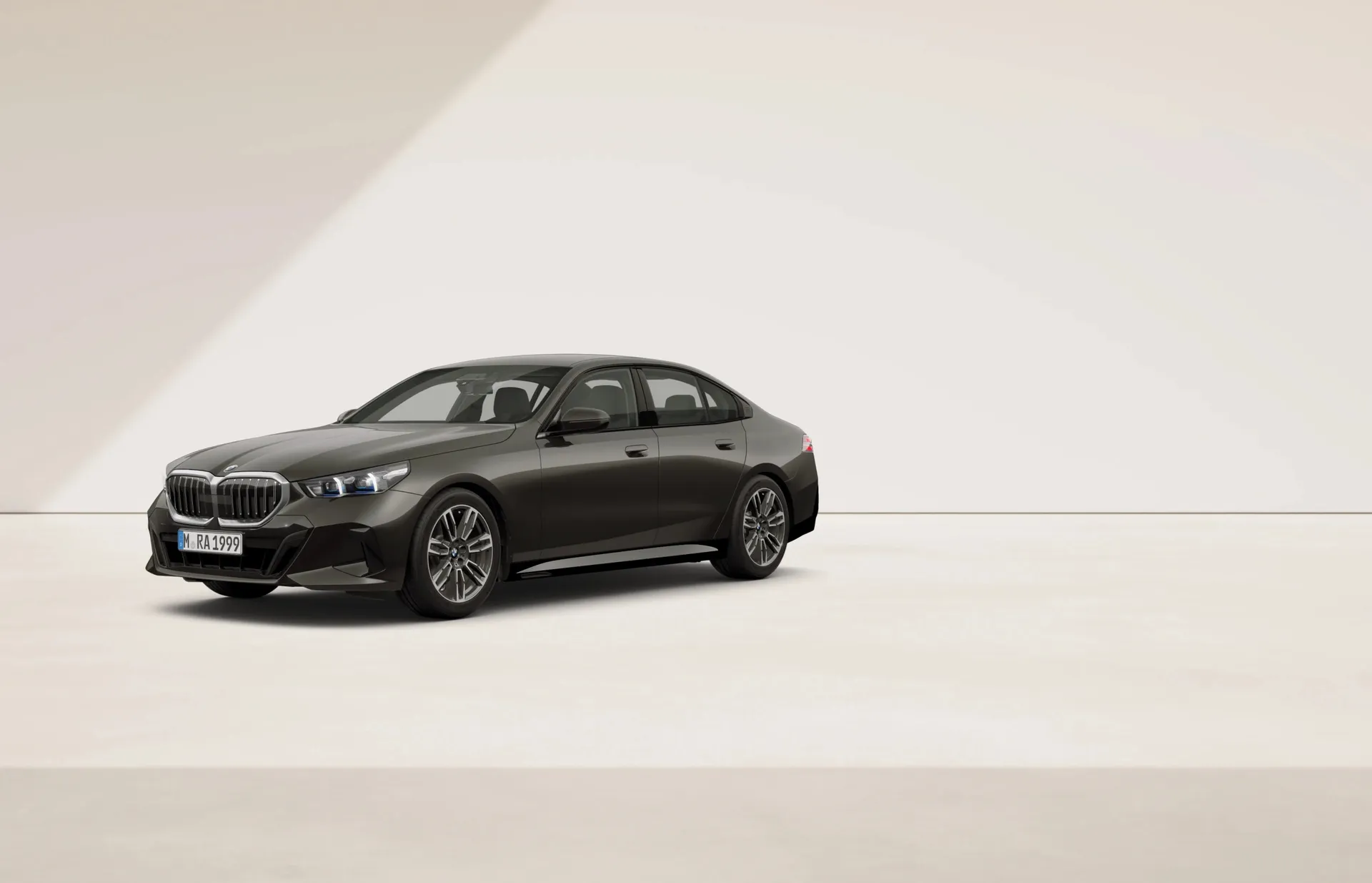 Řada 5 Sedan (G60), M sportovní paket, Metalický lak s briliantovým efektem Sophisto Grey, front