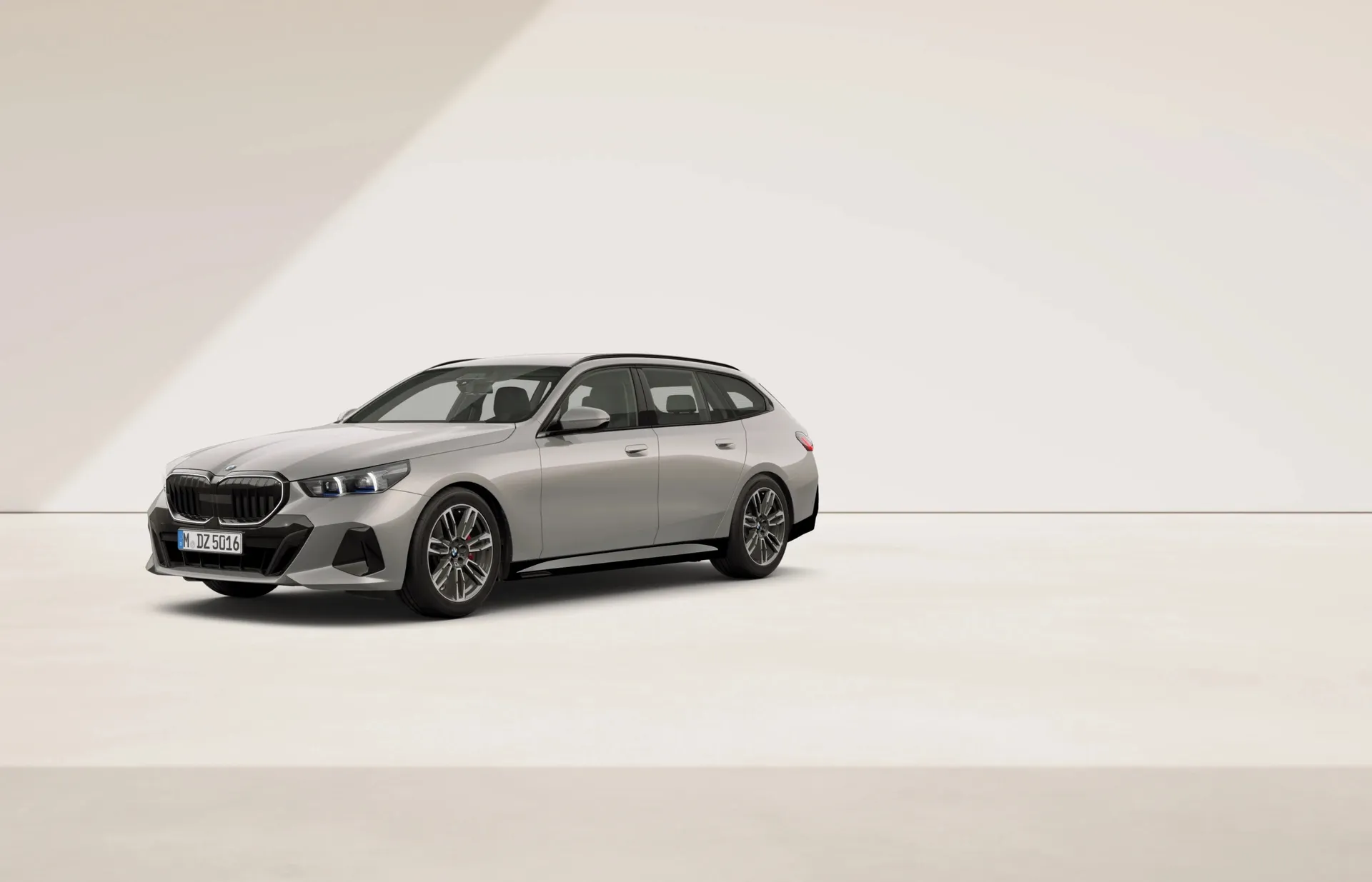 Řada 5 Touring (G61), M sportovní paket Pro, Metalický lak Oxide Grey, front