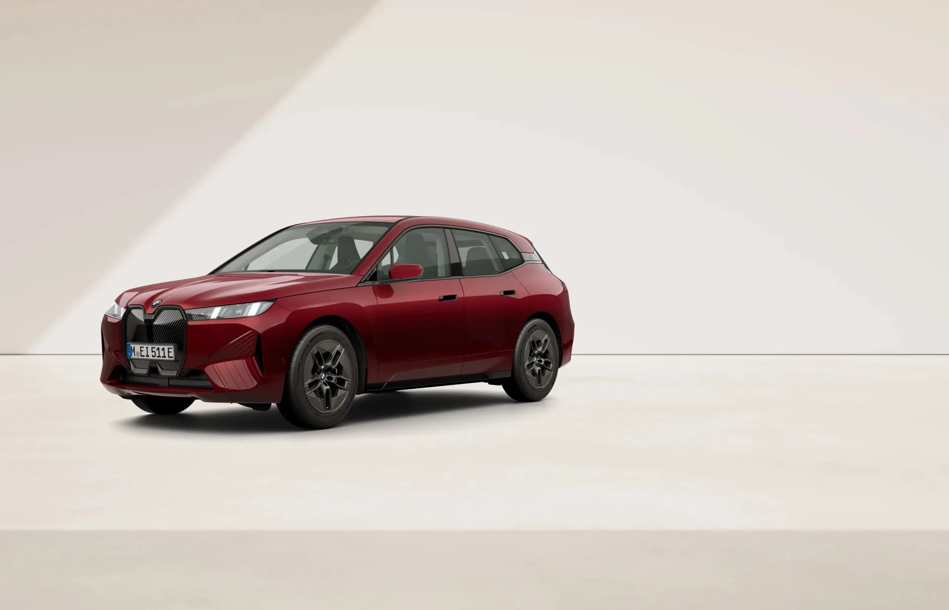 iX (I20), Sériové provedení, Metalický lak Aventurine Red, front
